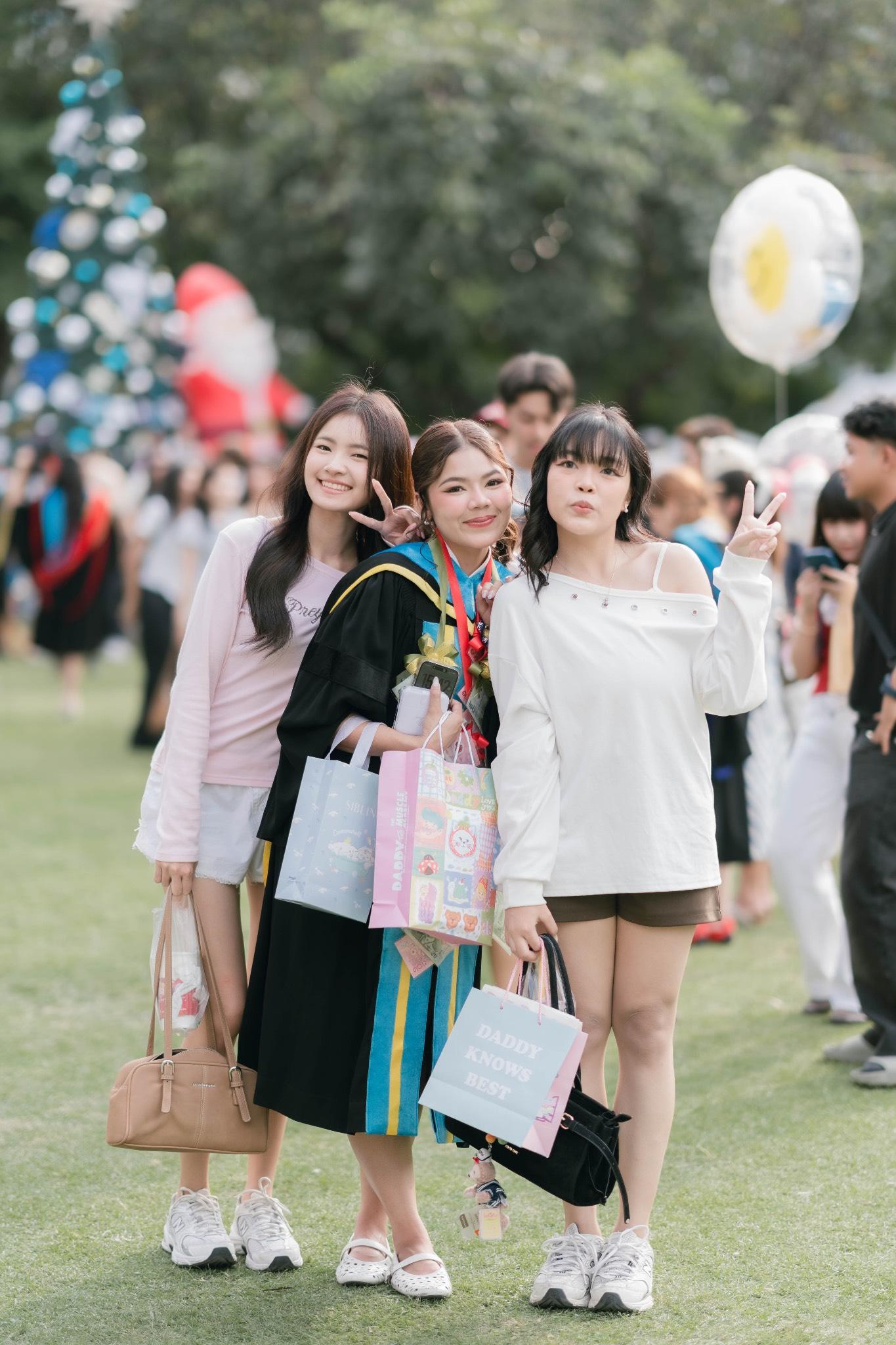 ผลงานรับปริญญา โดย Lookchin Photographer ภาพที่ 11