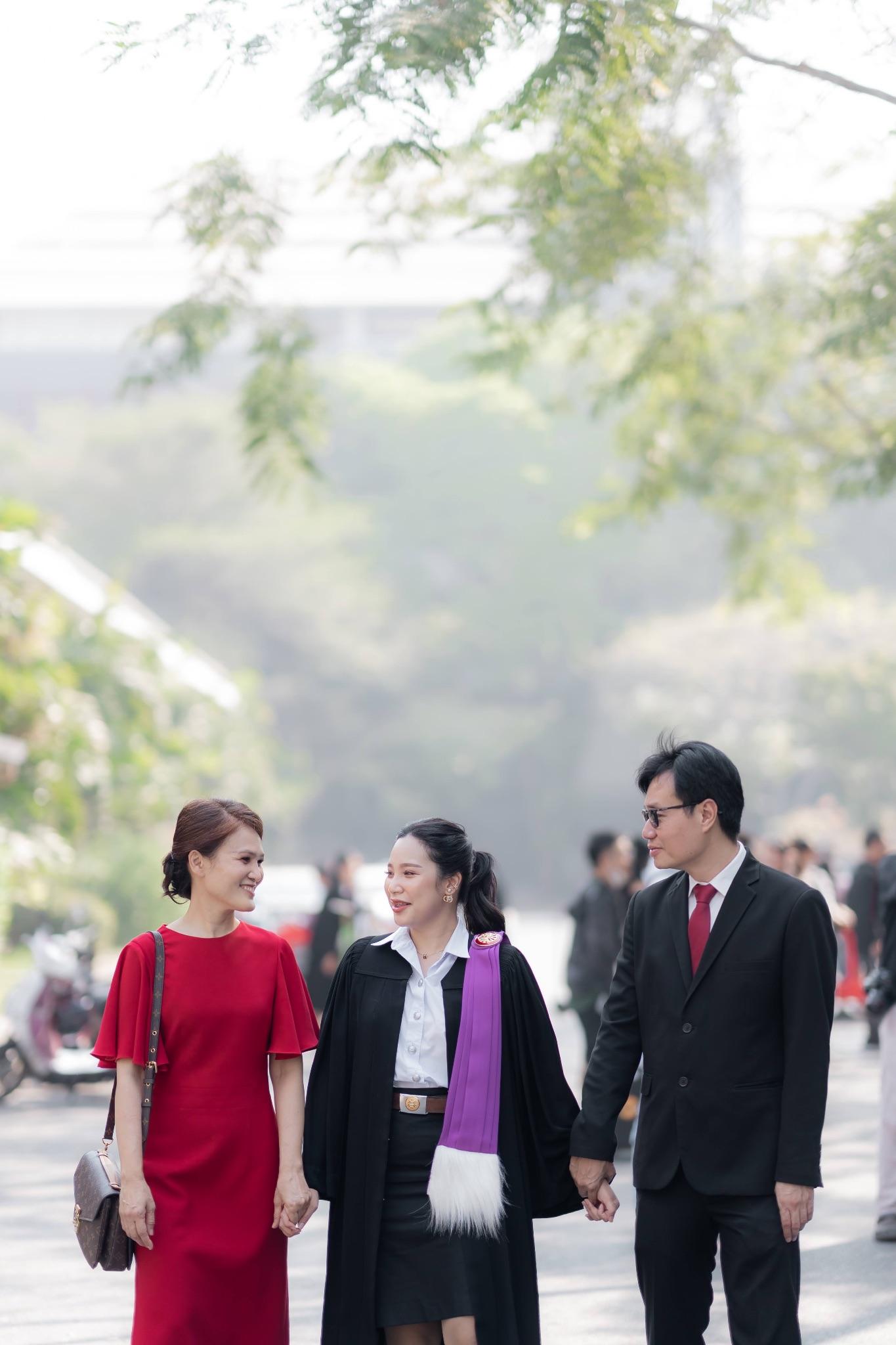 ผลงานรับปริญญา โดย Lookchin Photographer ภาพที่ 9