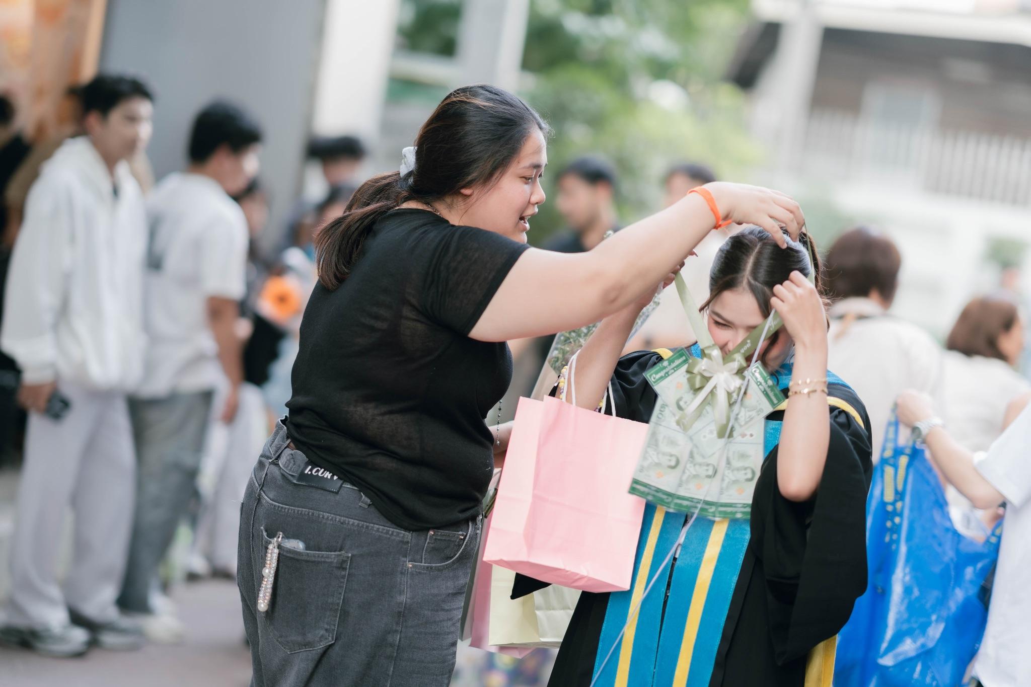 ผลงานรับปริญญา โดย Lookchin Photographer ภาพที่ 18