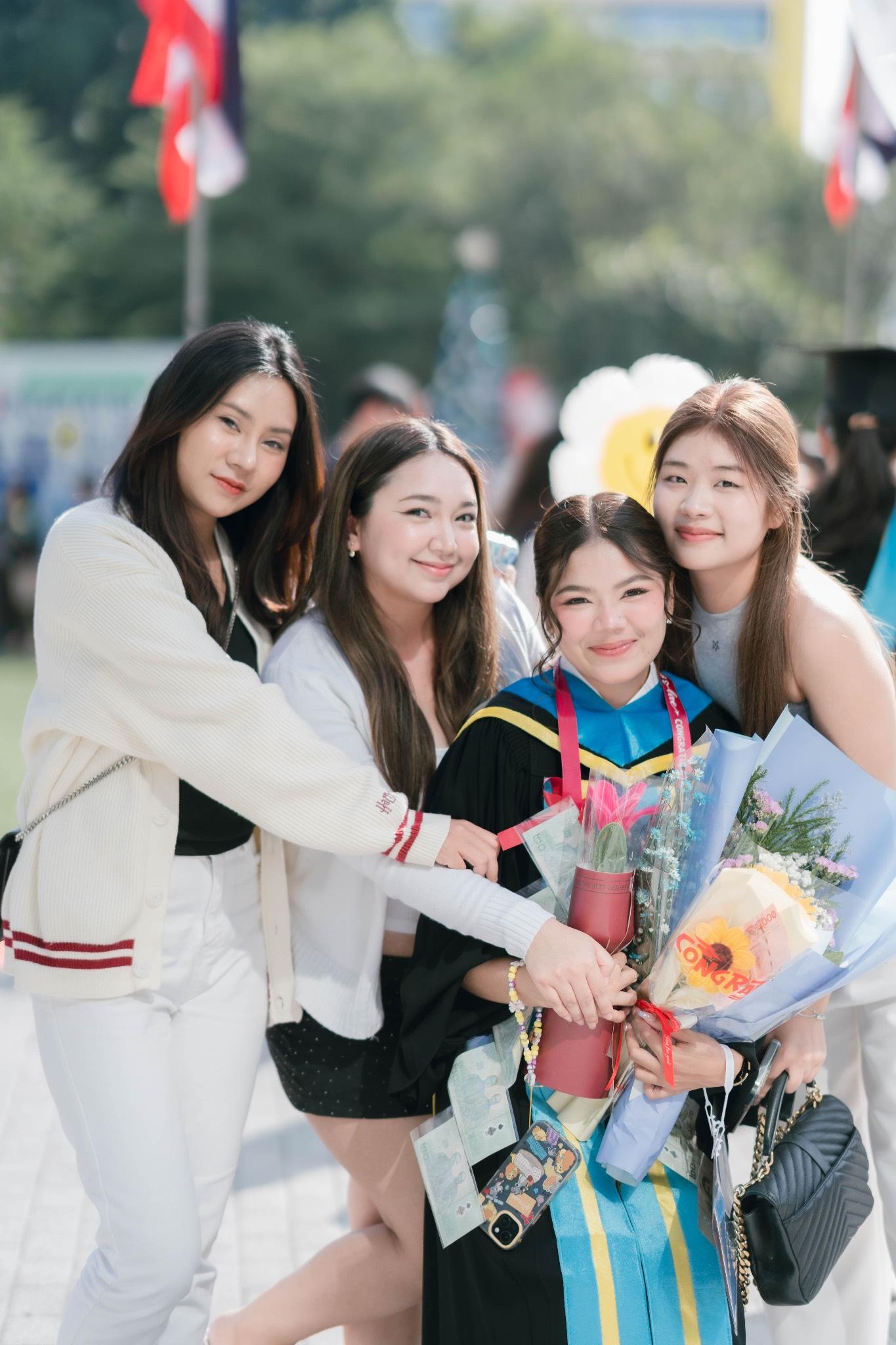 ผลงานรับปริญญา โดย Lookchin Photographer ภาพที่ 5