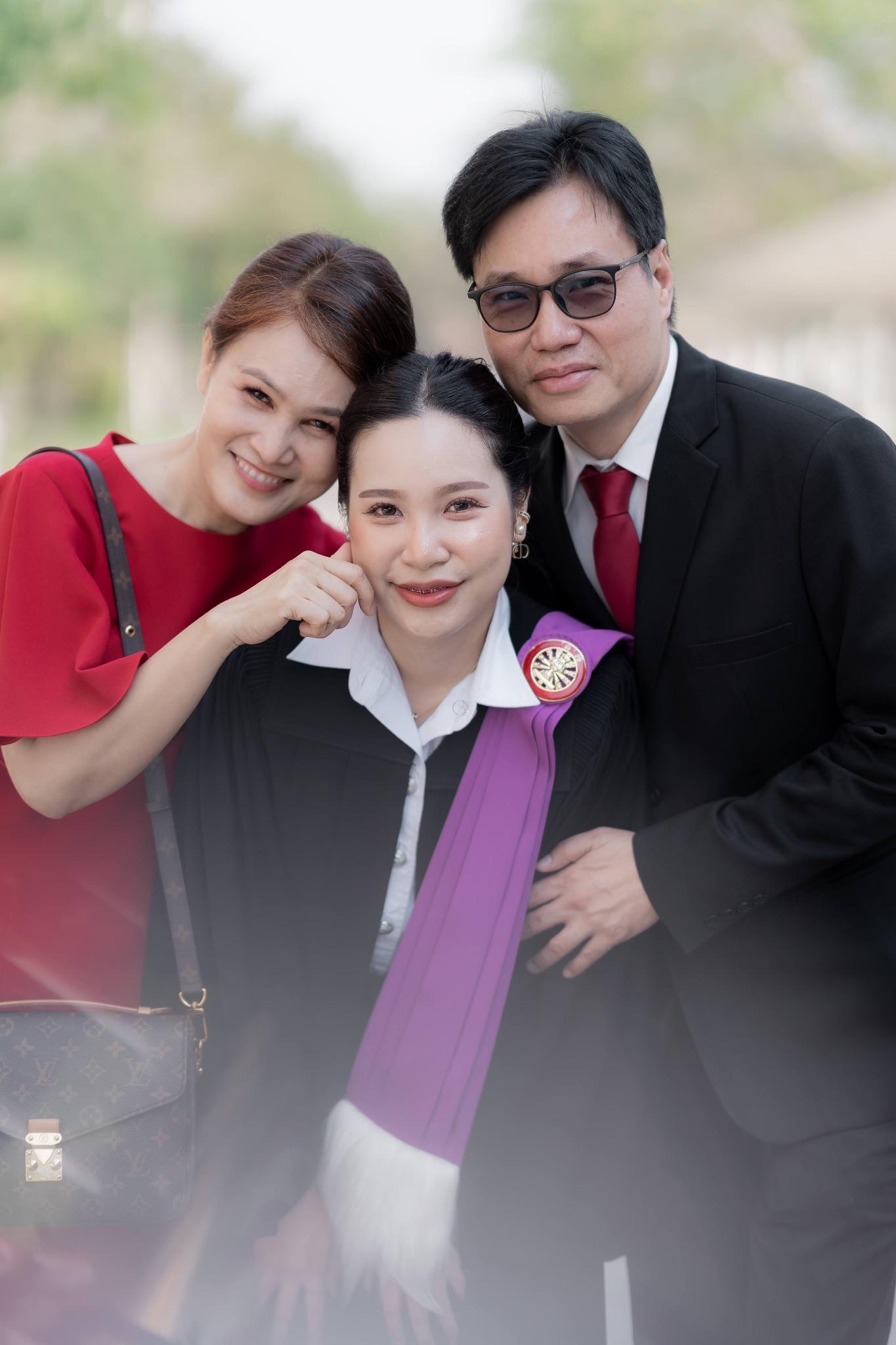 ผลงานรับปริญญา โดย Lookchin Photographer ภาพที่ 8