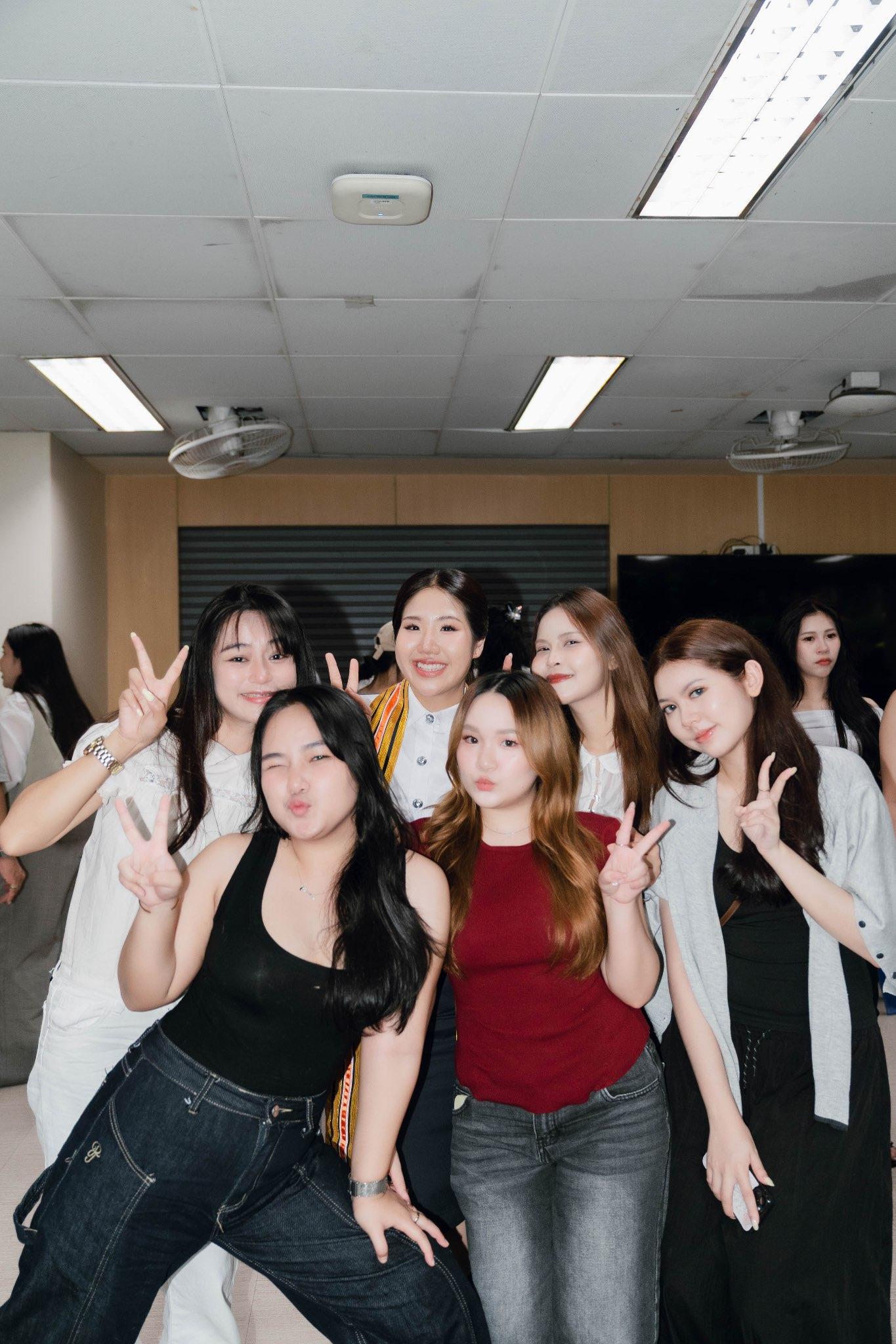ผลงานรับปริญญา โดย Lookchin Photographer ภาพที่ 16