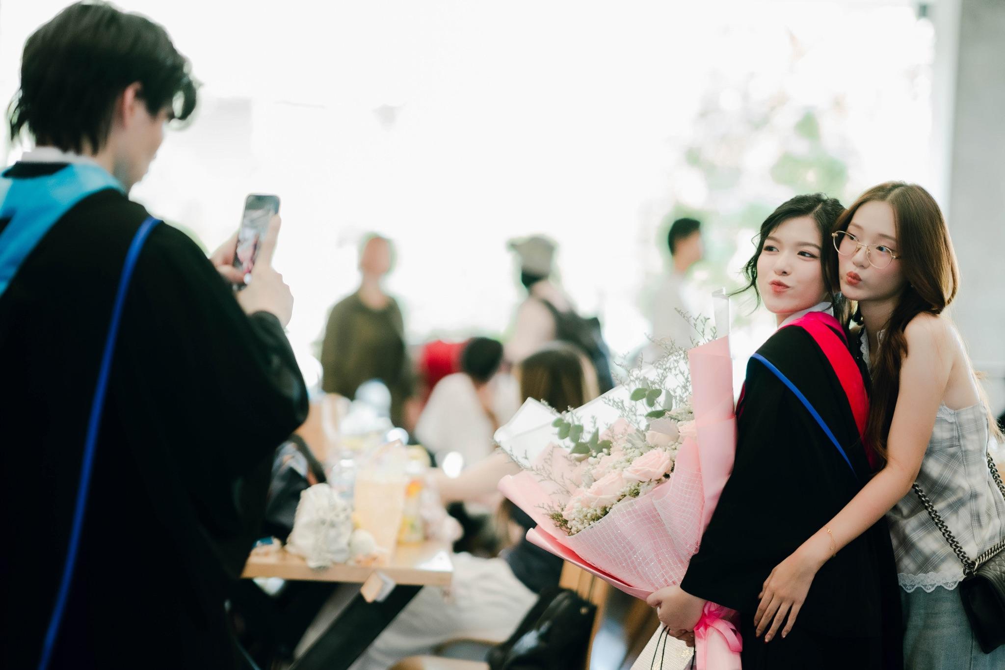 ผลงานรับปริญญา โดย Lookchin Photographer ภาพที่ 3