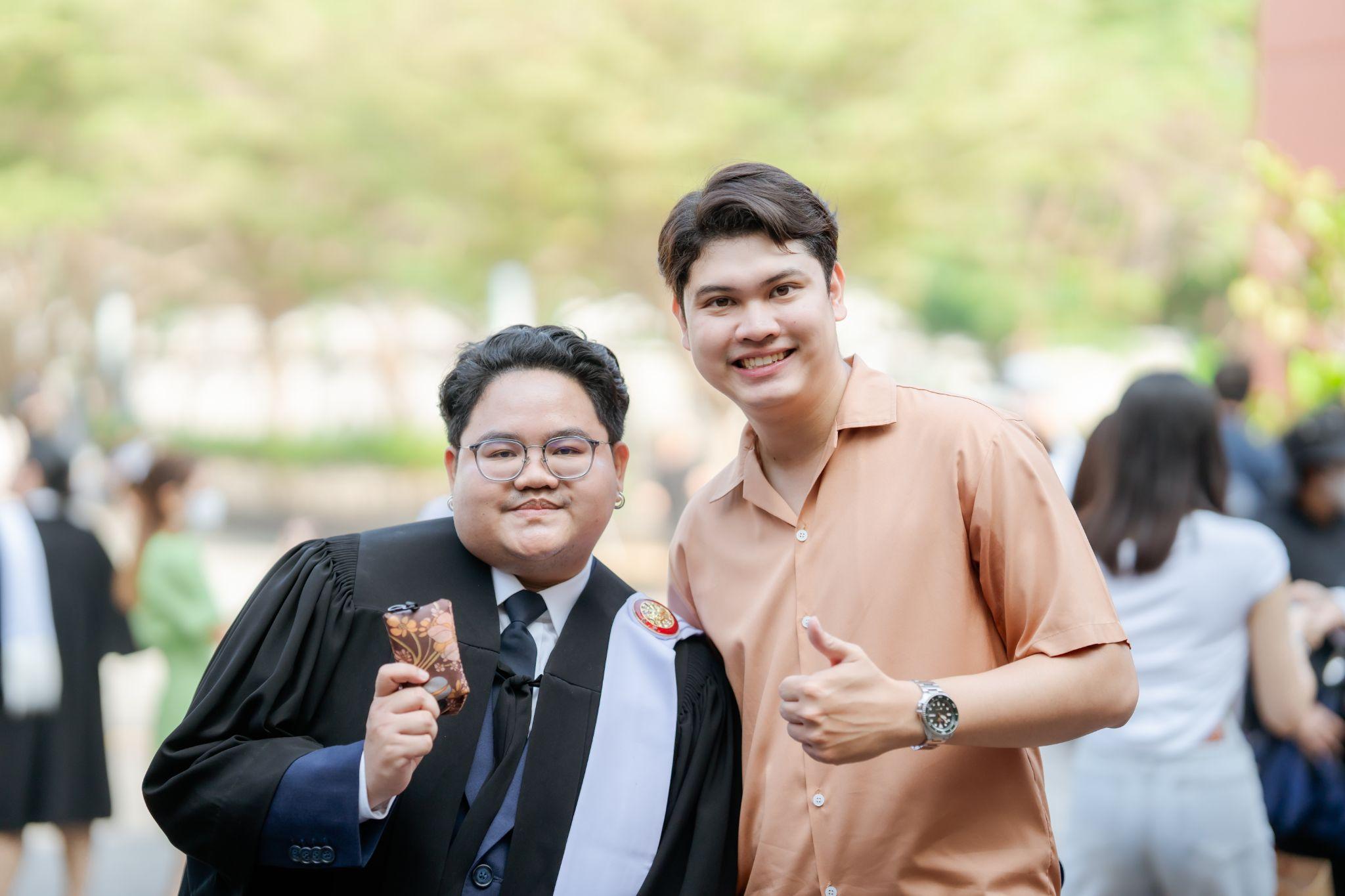 ผลงานรับปริญญา มหาวิทยาลัยธรรมศาสตร์ โดย Ardy Cinematic ภาพที่ 6