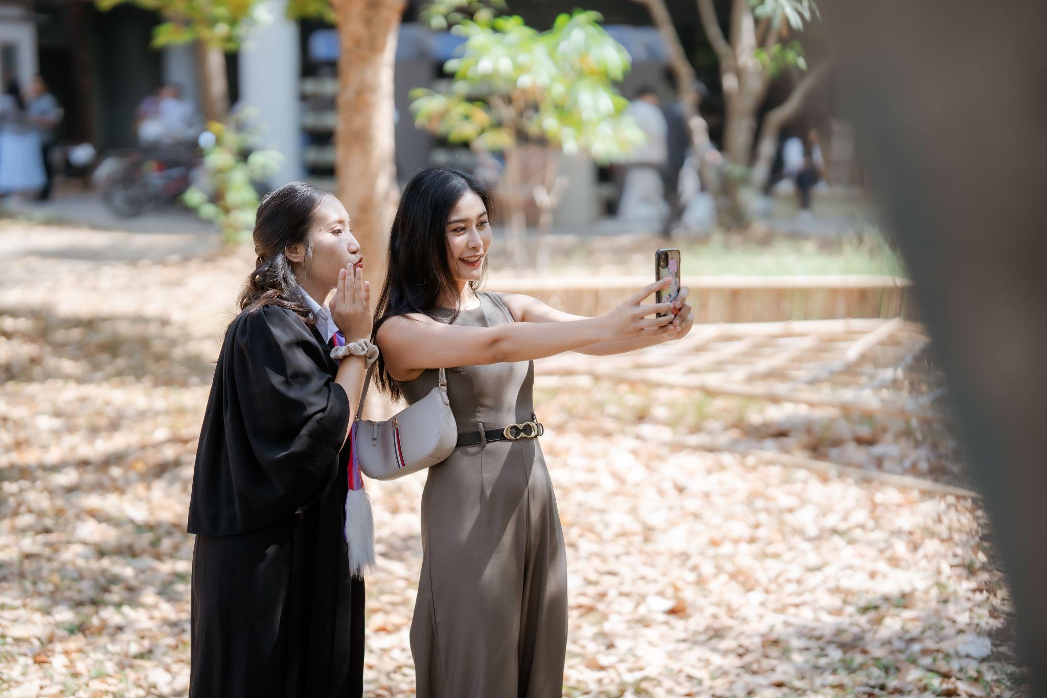 ผลงานรับปริญญา มหาวิทยาลัยธรรมศาสตร์ โดย Ardy Cinematic ภาพที่ 5