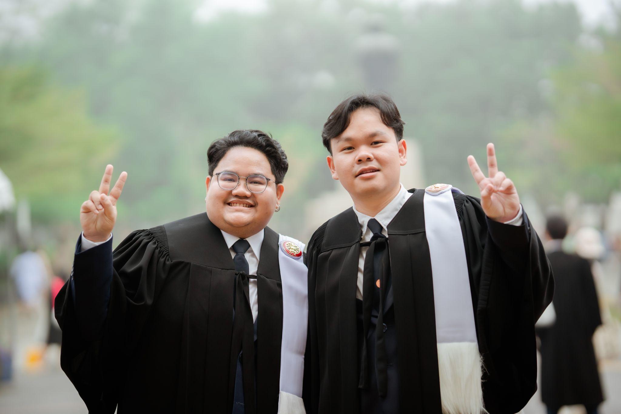 ผลงานรับปริญญา มหาวิทยาลัยธรรมศาสตร์ โดย Ardy Cinematic ภาพที่ 2