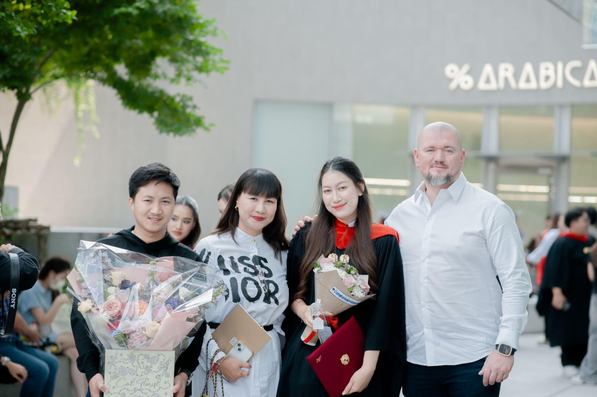 ผลงานรับปริญญา มหาวิทยาลัยอัสสัมชัญ โดย Latte ภาพที่ 5