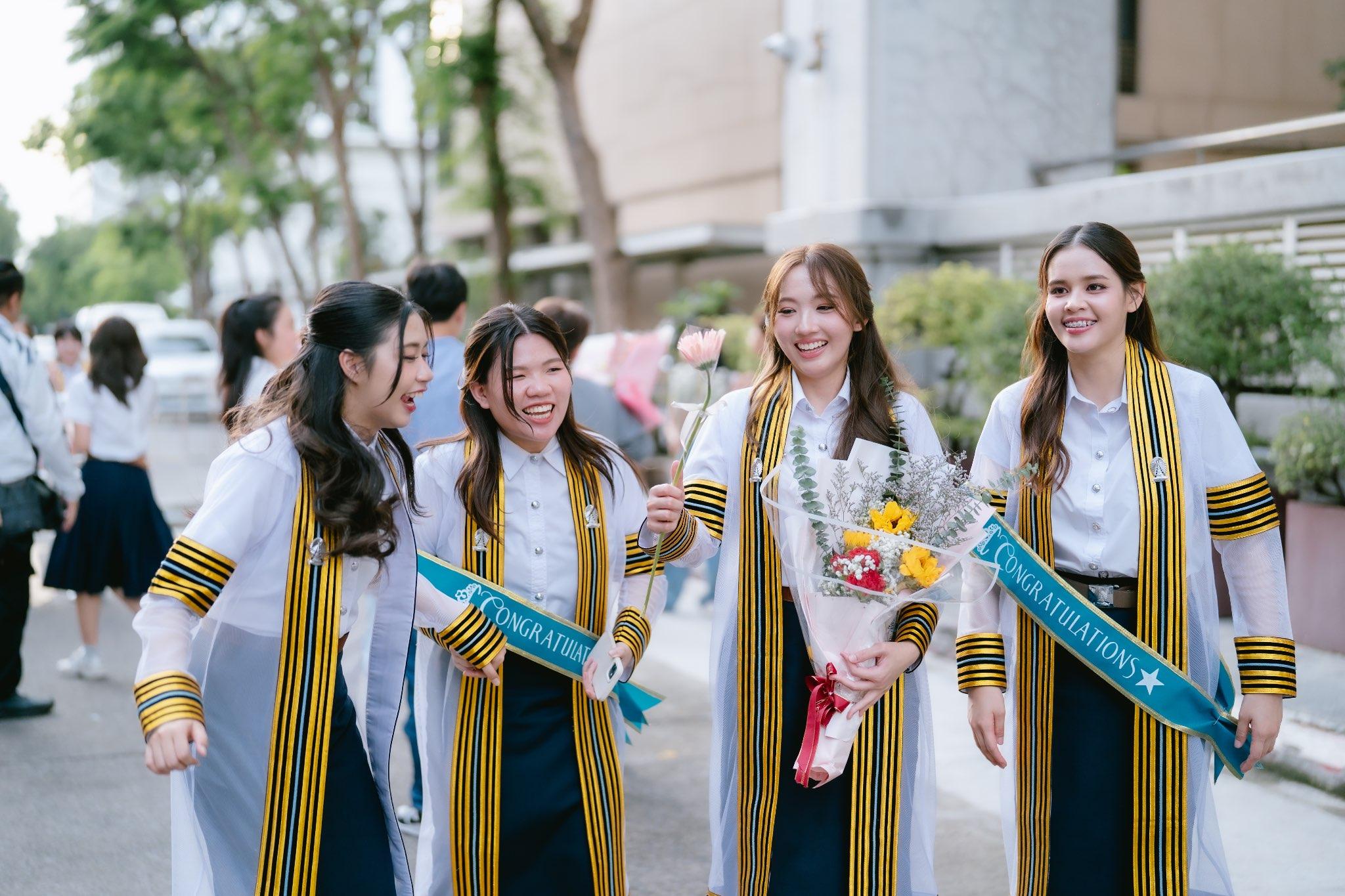 ผลงานรับปริญญา จุฬาลงกรณ์มหาวิทยาลัย โดย Akeanan Photo ภาพที่ 18