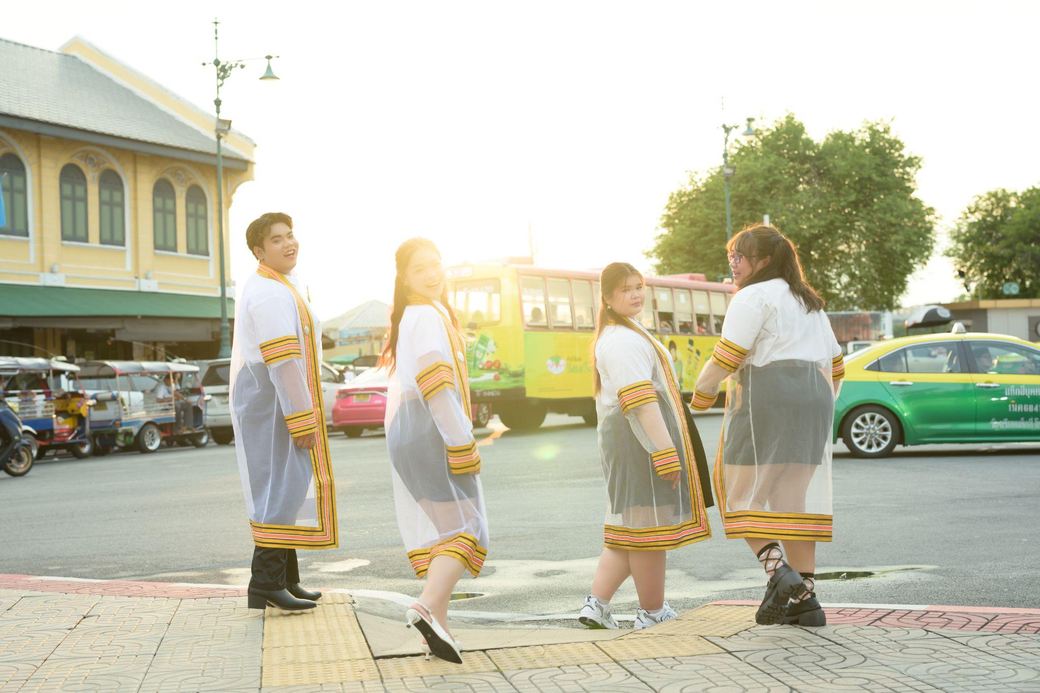 ผลงานรับปริญญา มหาวิทยาลัยราชภัฏสวนสุนันทา โดย 105.4Gallery ภาพที่ 3