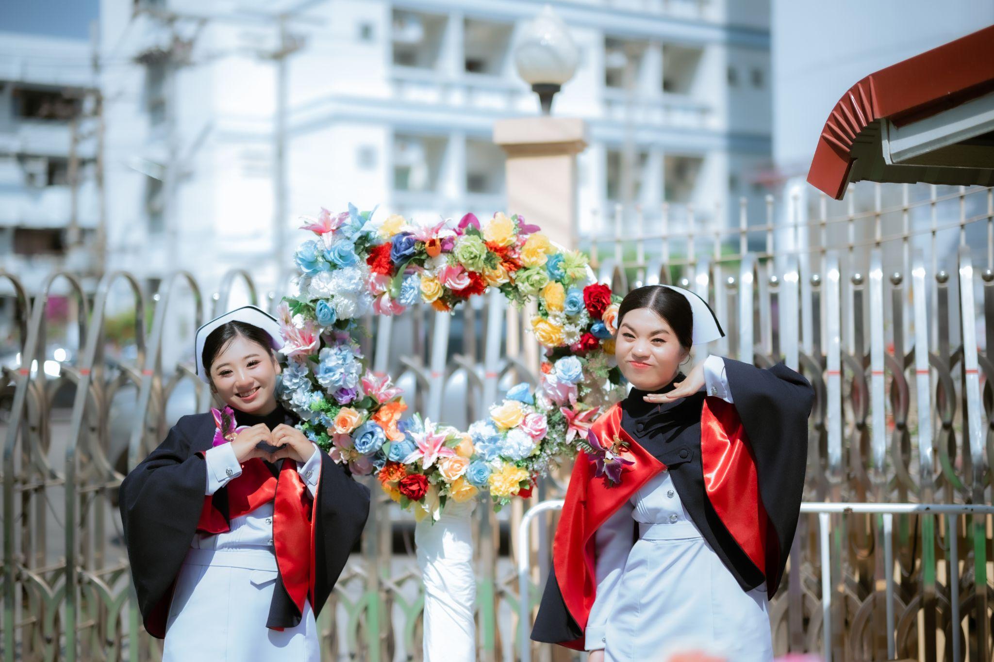 ผลงานรับปริญญา สถาบันพระบรมราชชนก โดย 105.4Gallery ภาพที่ 8