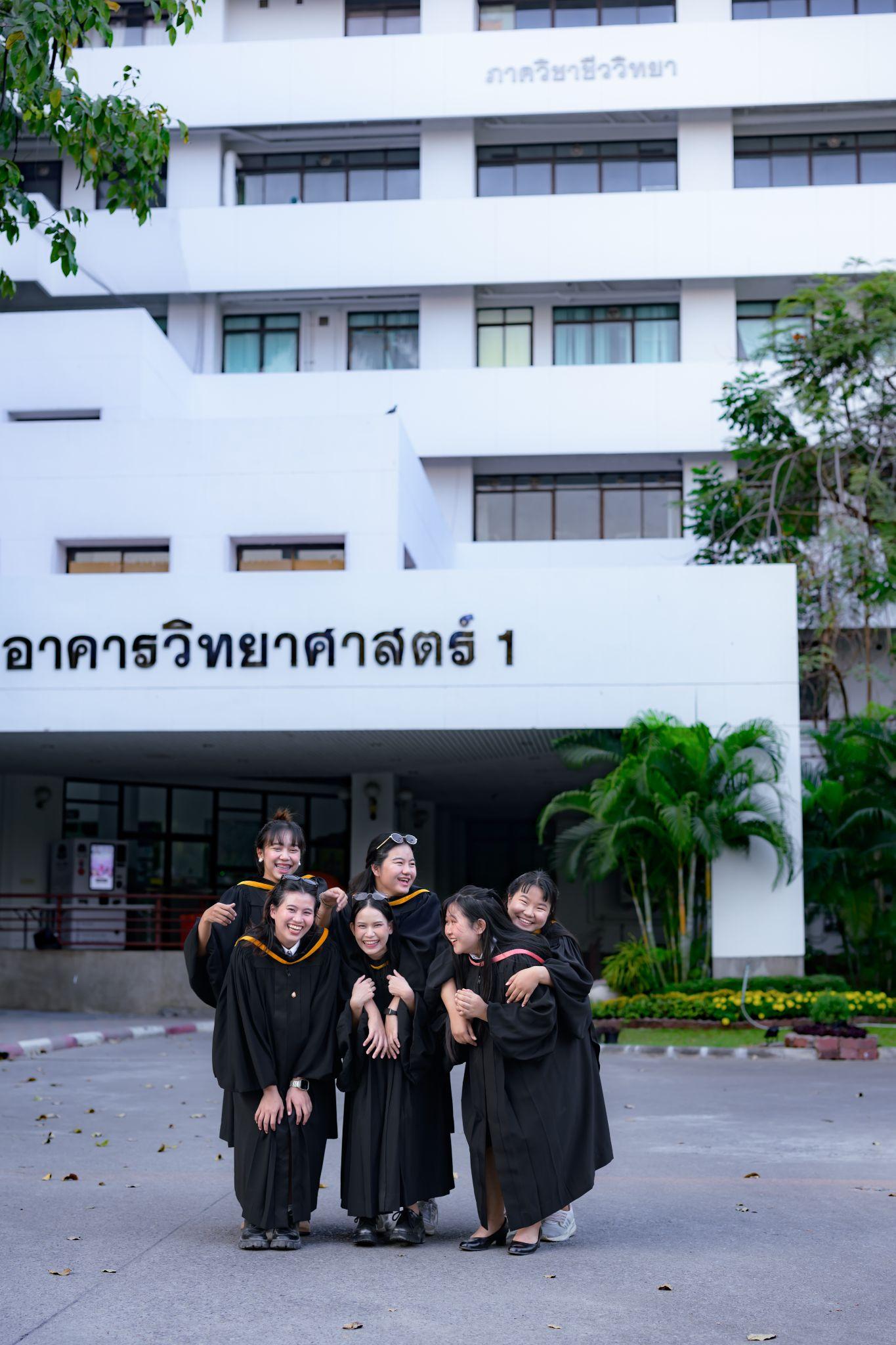 ผลงานรับปริญญา มหาวิทยาลัยศิลปากร โดย 105.4Gallery ภาพที่ 3