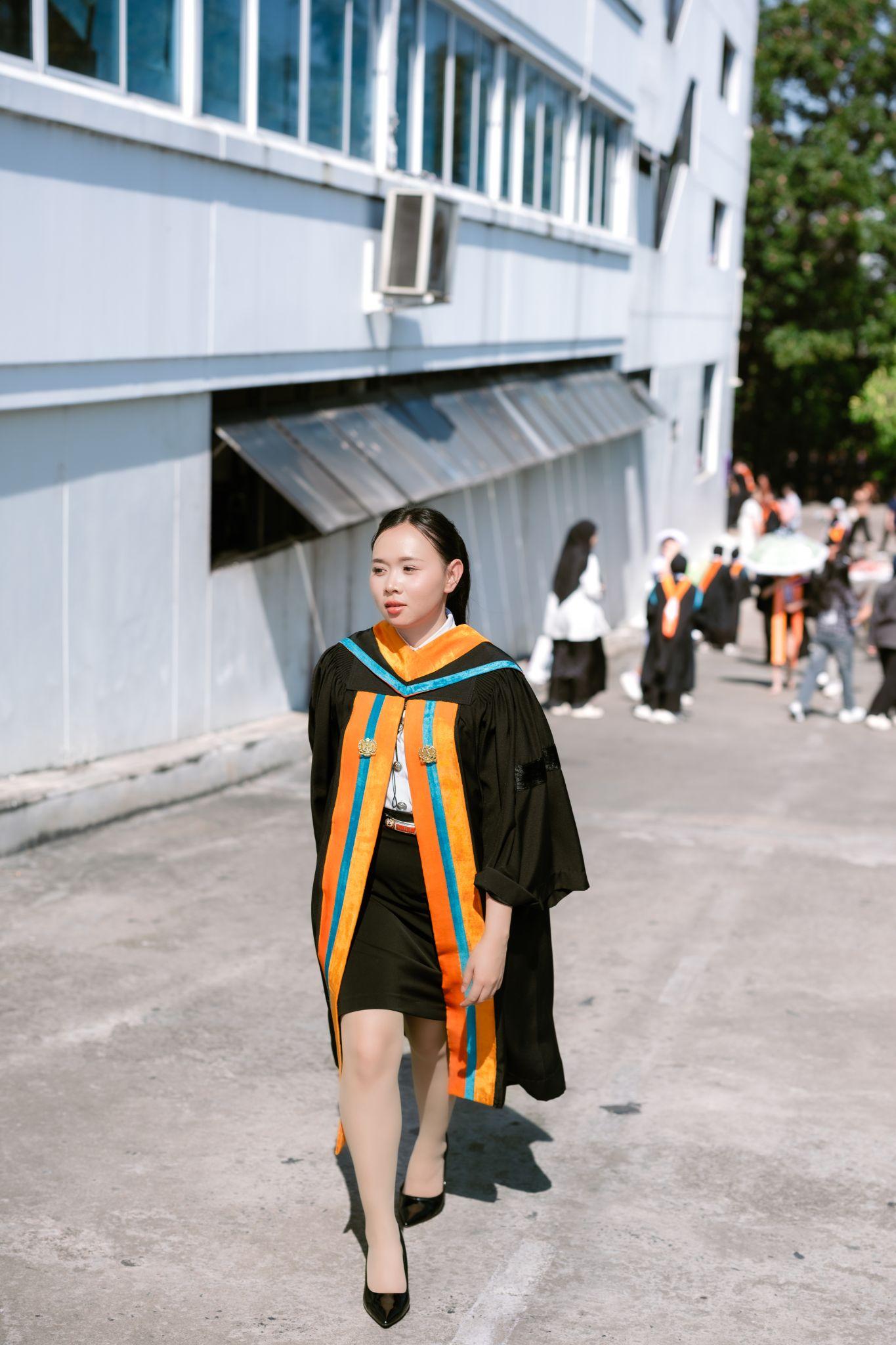 ผลงานรับปริญญา มหาวิทยาลัยเกษมบัณฑิต โดย 105.4Gallery ภาพที่ 3