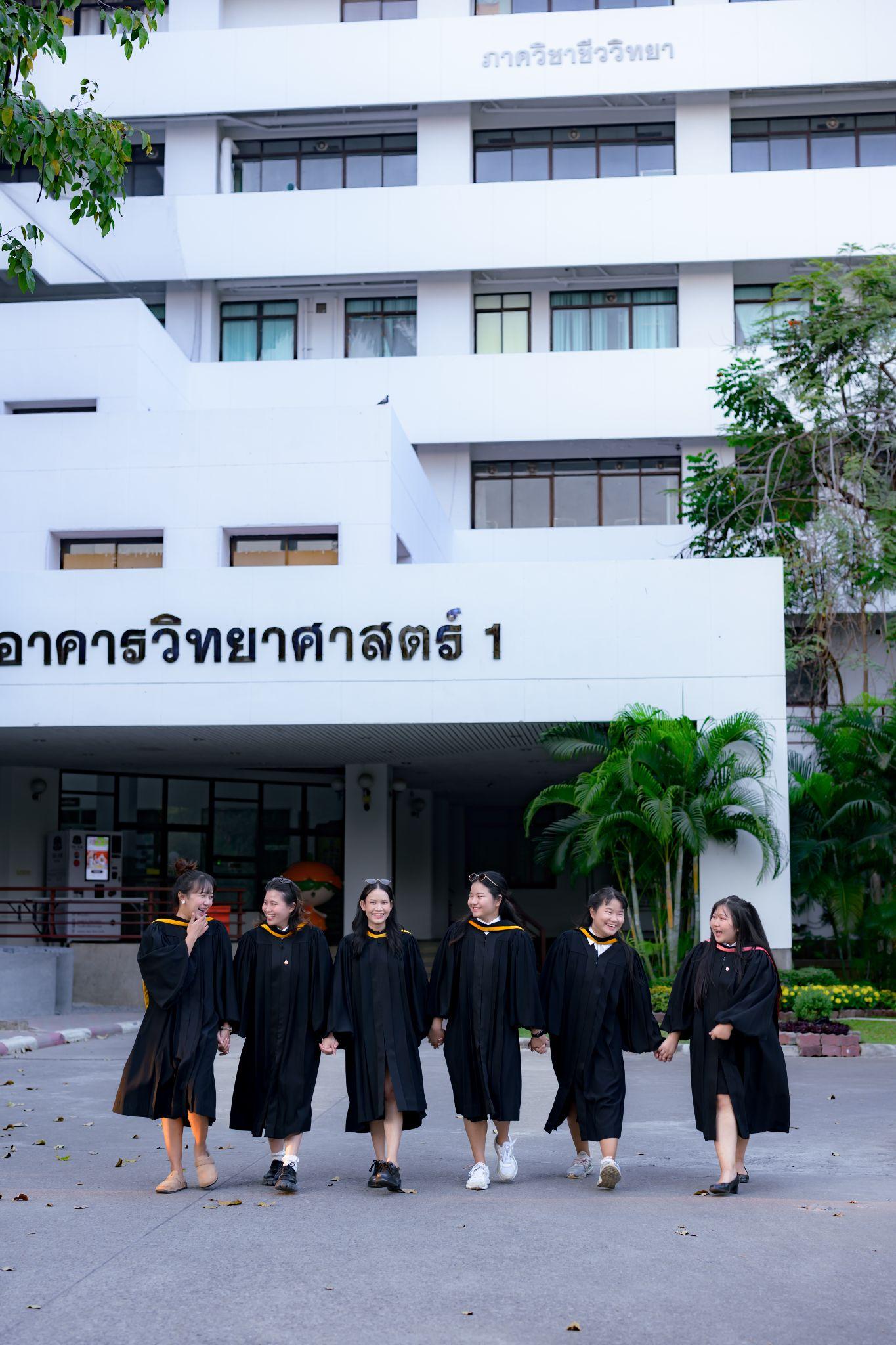 ผลงานรับปริญญา มหาวิทยาลัยศิลปากร โดย 105.4Gallery ภาพที่ 13