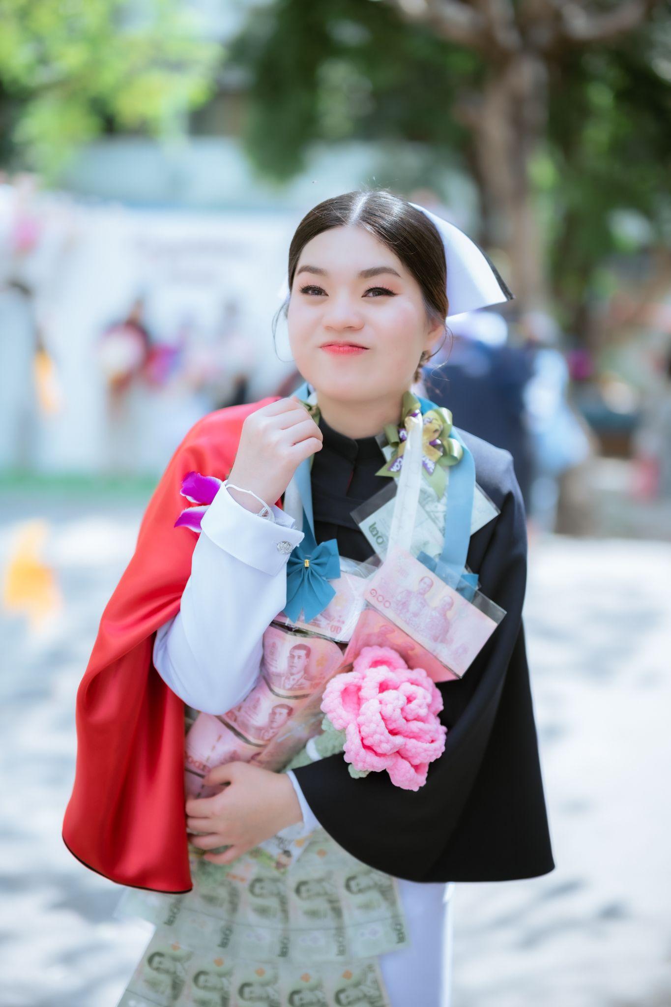 ผลงานรับปริญญา สถาบันพระบรมราชชนก โดย 105.4Gallery ภาพที่ 2