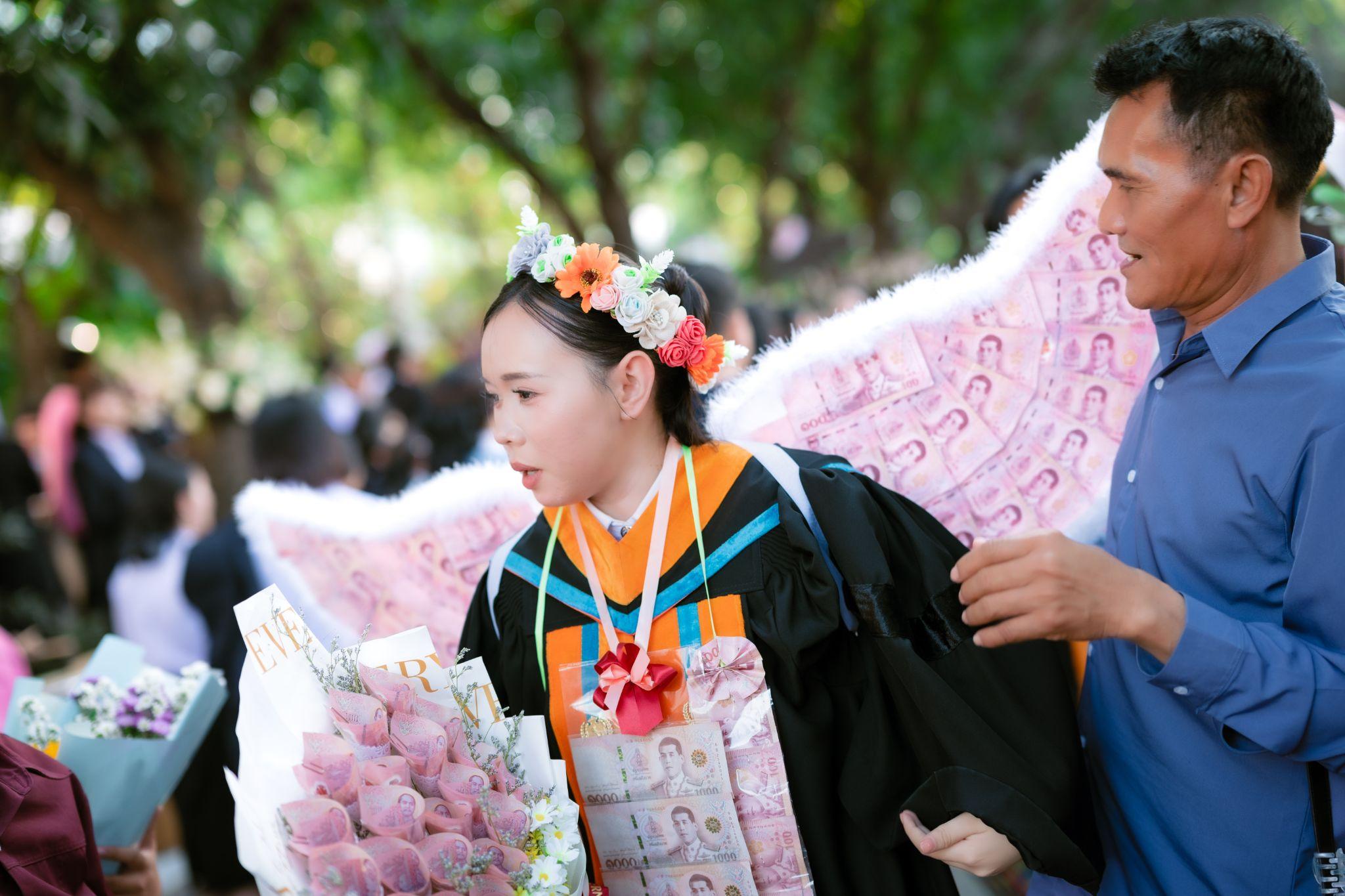 ผลงานรับปริญญา มหาวิทยาลัยเกษมบัณฑิต โดย 105.4Gallery ภาพที่ 15