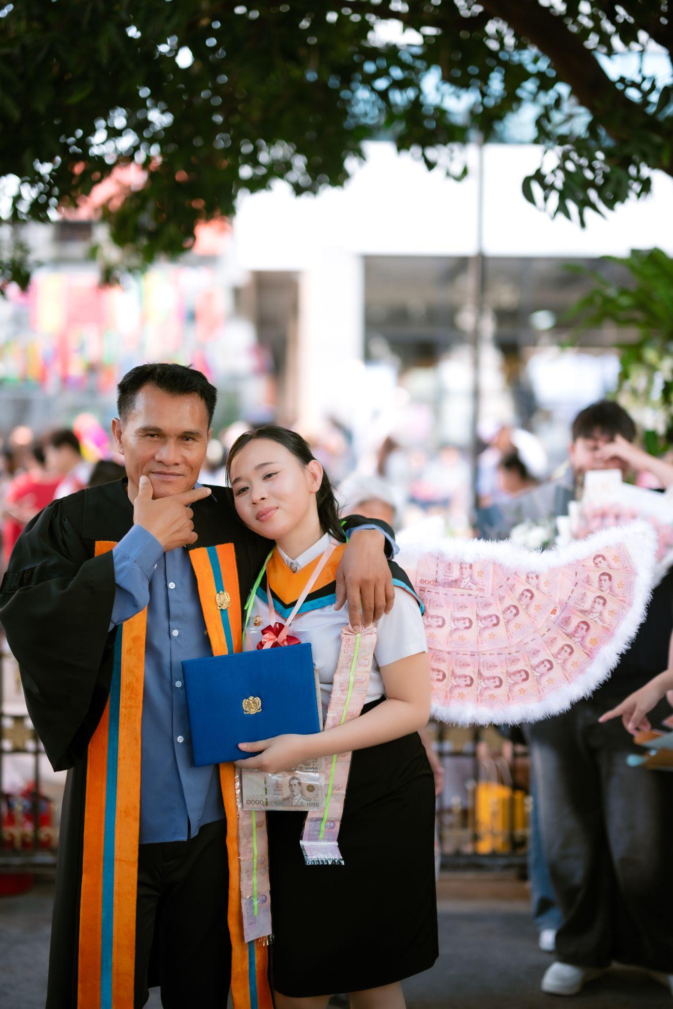 ผลงานรับปริญญา มหาวิทยาลัยเกษมบัณฑิต โดย 105.4Gallery ภาพที่ 14