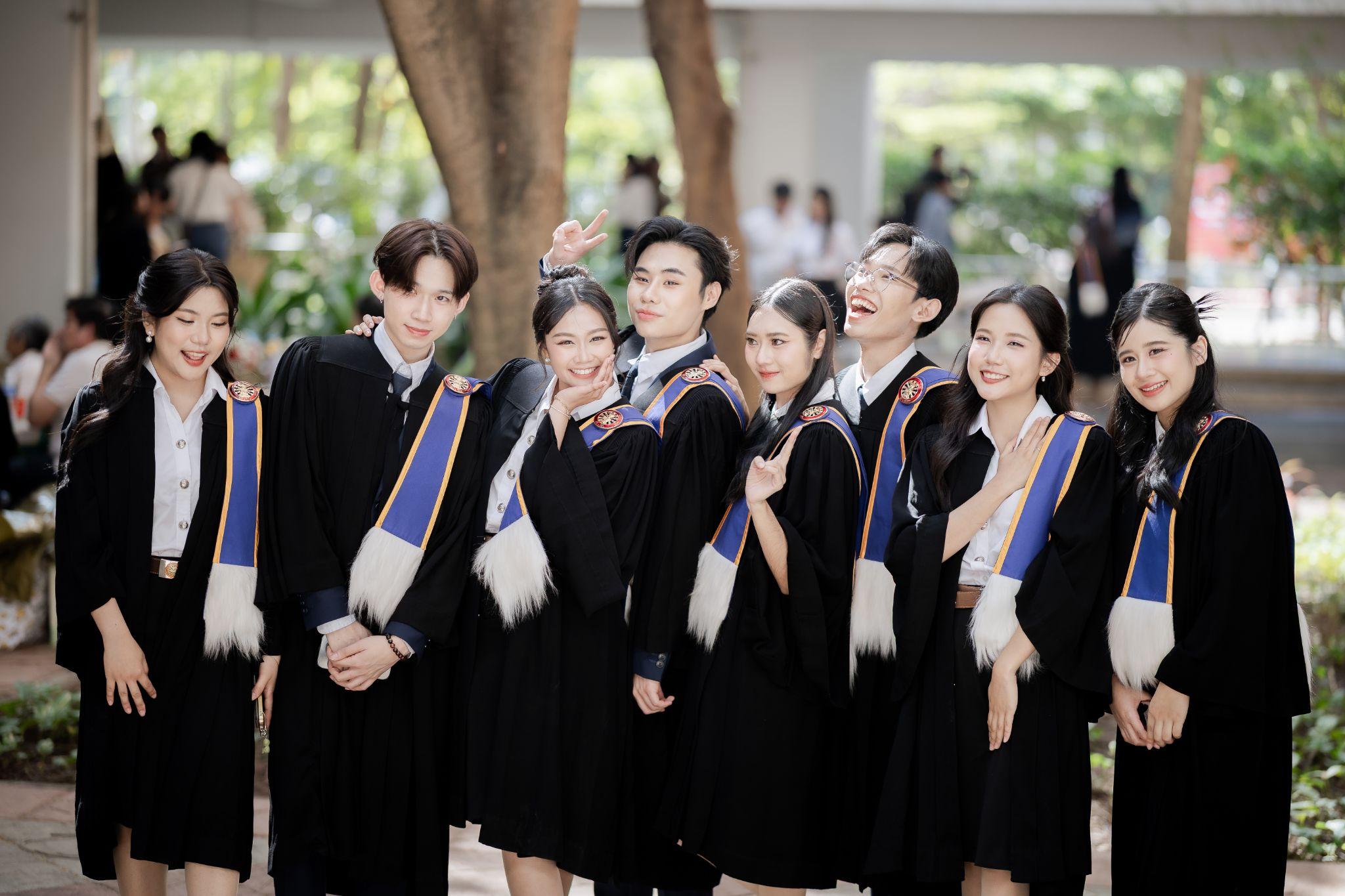 ผลงานรับปริญญา มหาวิทยาลัยธรรมศาสตร์ โดย PureHeart Photo ภาพที่ 10
