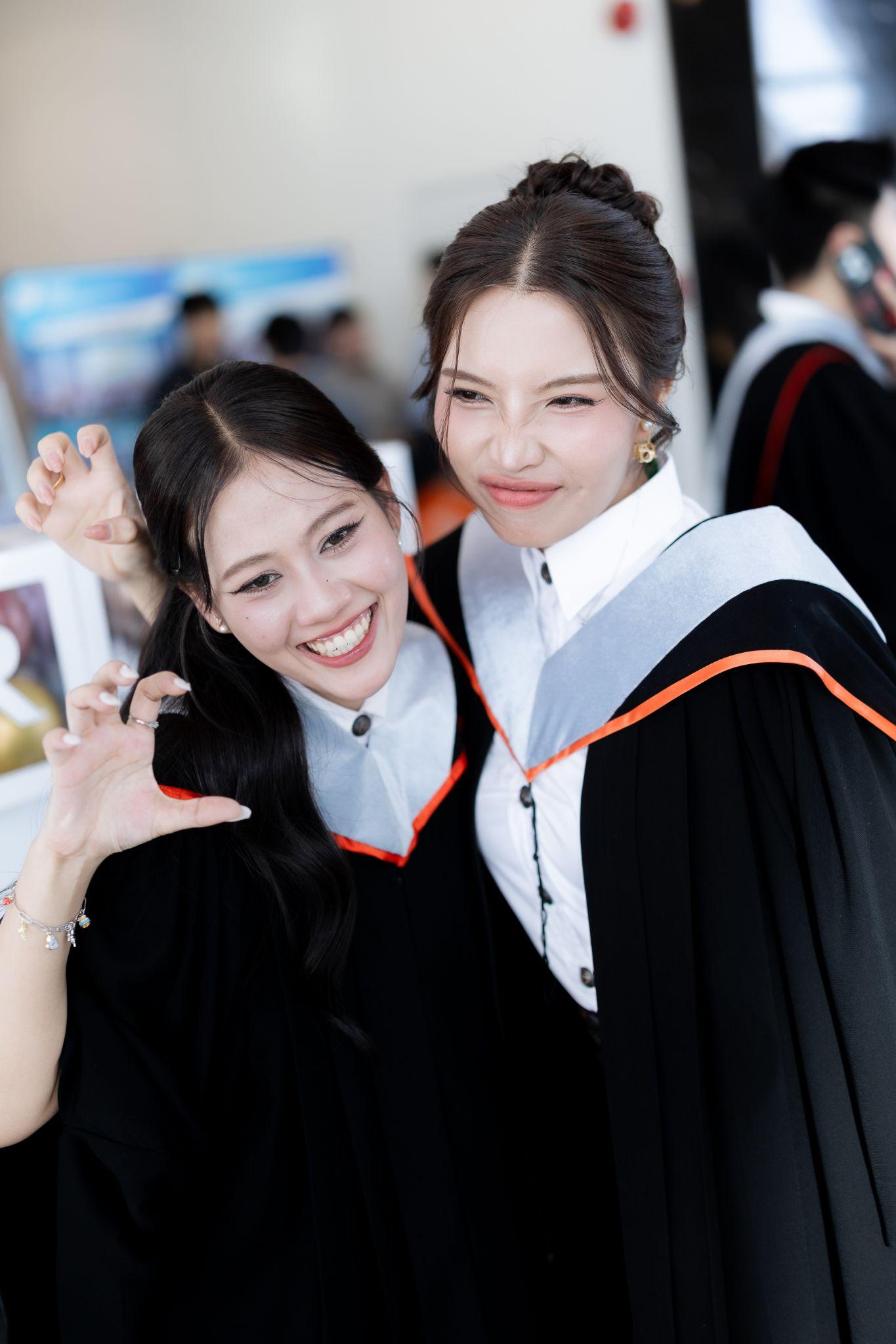 ผลงานรับปริญญา มหาวิทยาลัยกรุงเทพ โดย PureHeart Photo ภาพที่ 12
