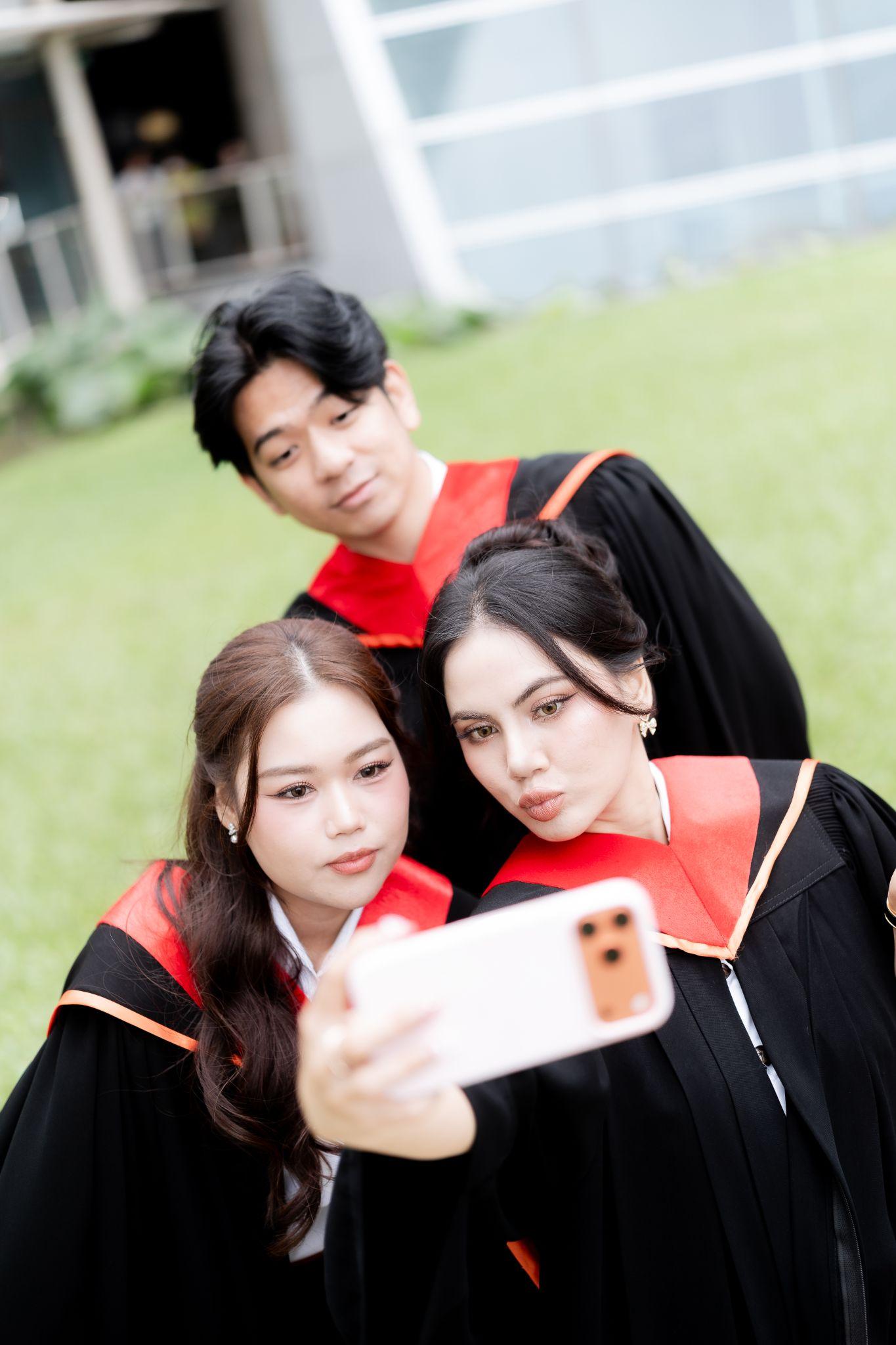 ผลงานรับปริญญา มหาวิทยาลัยกรุงเทพ โดย PureHeart Photo ภาพที่ 5
