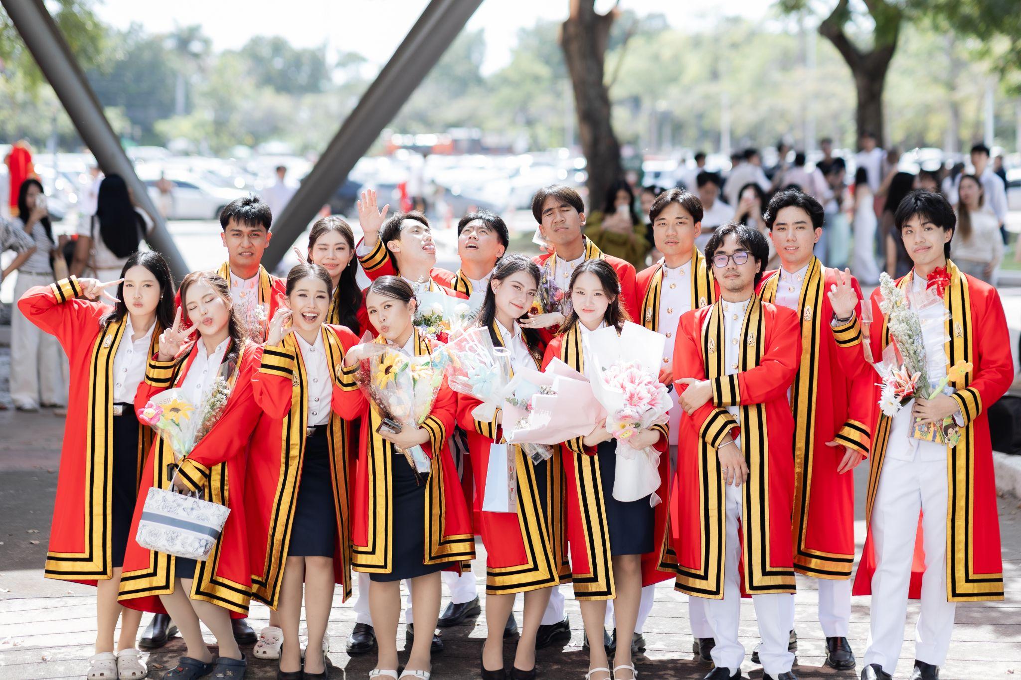 ผลงานรับปริญญา มหาวิทยาลัยเทคโนโลยีพระจอมเกล้าธนบุรี โดย PureHeart Photo ภาพที่ 16
