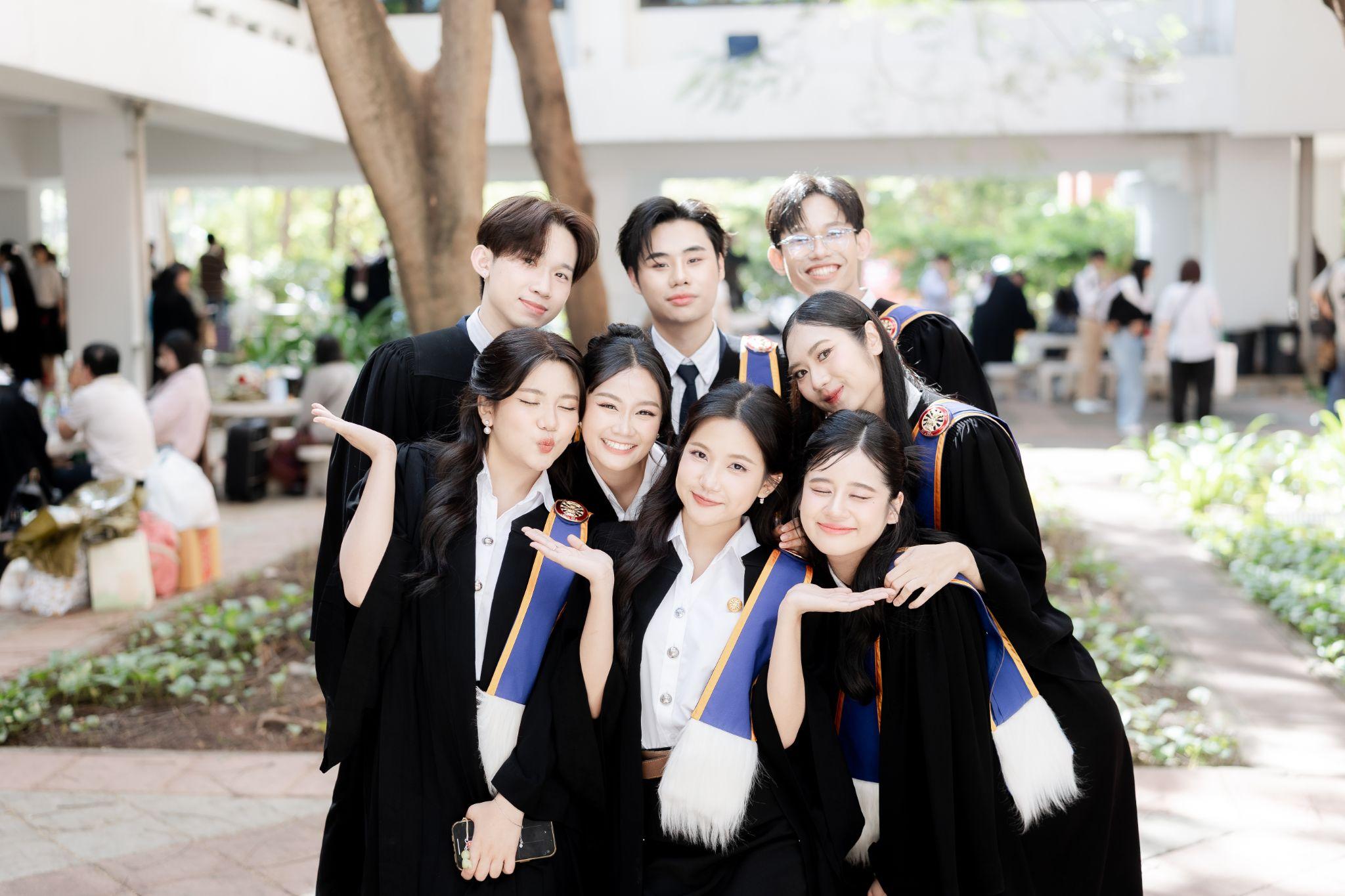 ผลงานรับปริญญา มหาวิทยาลัยธรรมศาสตร์ โดย PureHeart Photo ภาพที่ 8