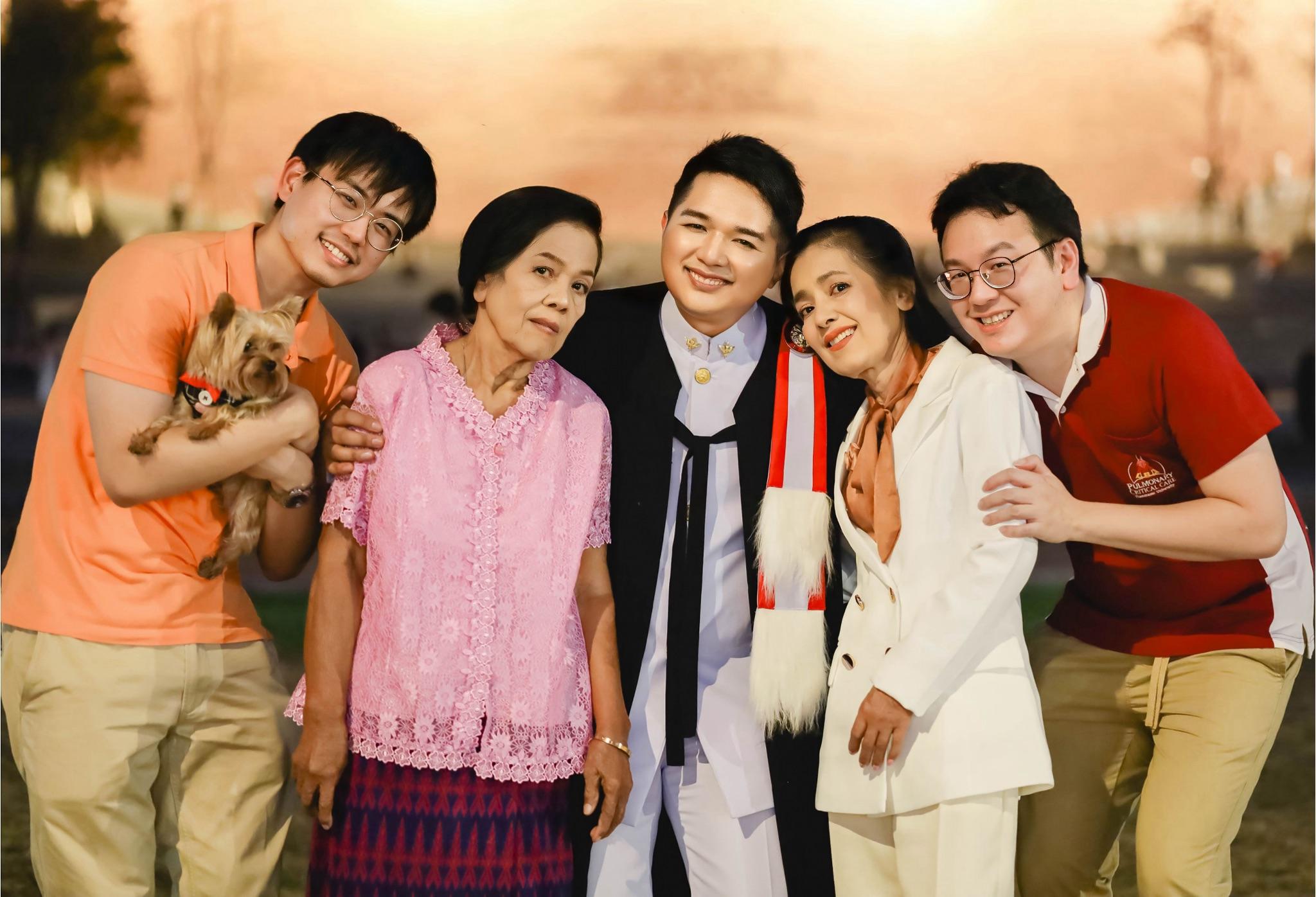 ผลงานรับปริญญา มหาวิทยาลัยธรรมศาสตร์ โดย Your memories ภาพที่ 16