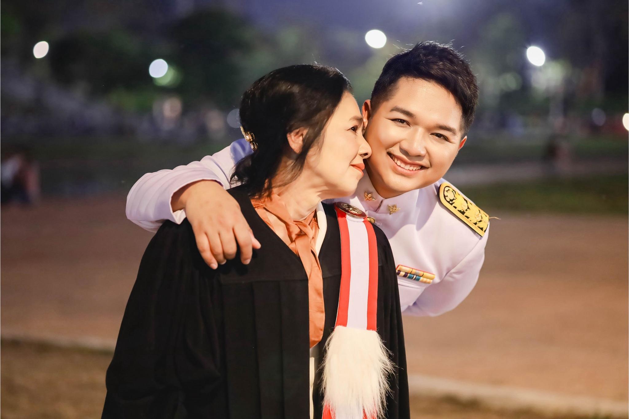 ผลงานรับปริญญา มหาวิทยาลัยธรรมศาสตร์ โดย Your memories ภาพที่ 14