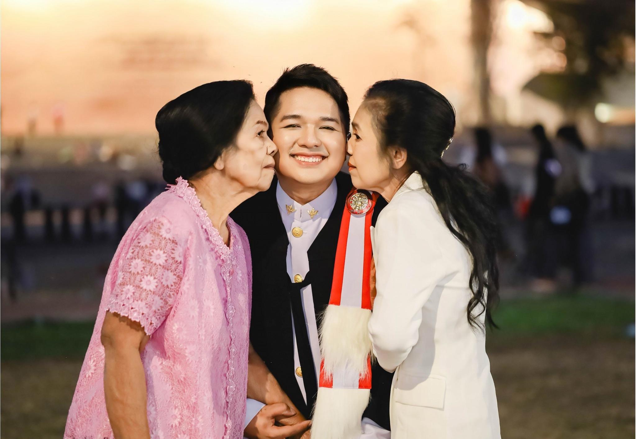 ผลงานรับปริญญา มหาวิทยาลัยธรรมศาสตร์ โดย Your memories ภาพที่ 13