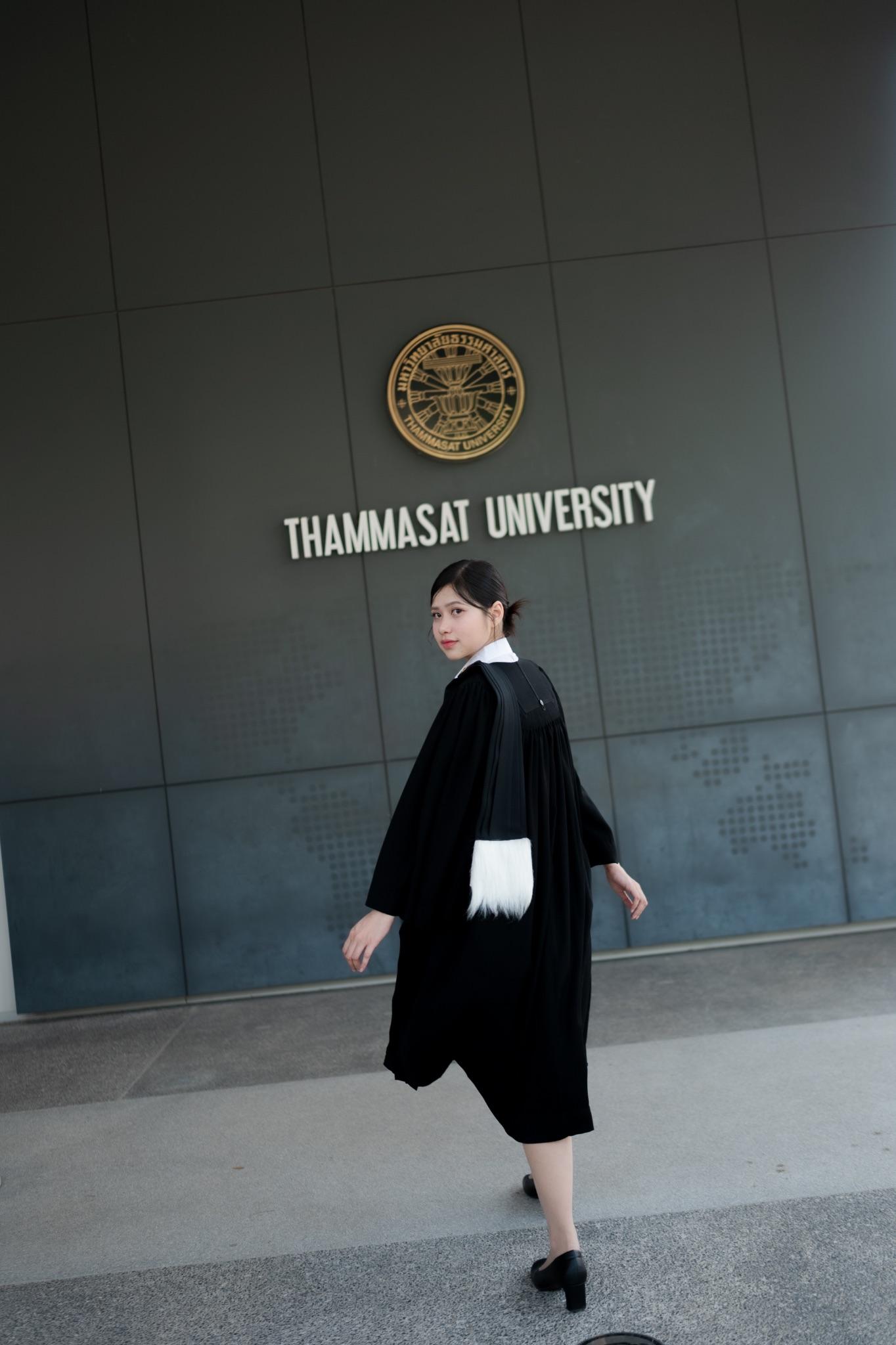 ผลงานรับปริญญา มหาวิทยาลัยธรรมศาสตร์ โดย GarMoPixs ภาพที่ 2