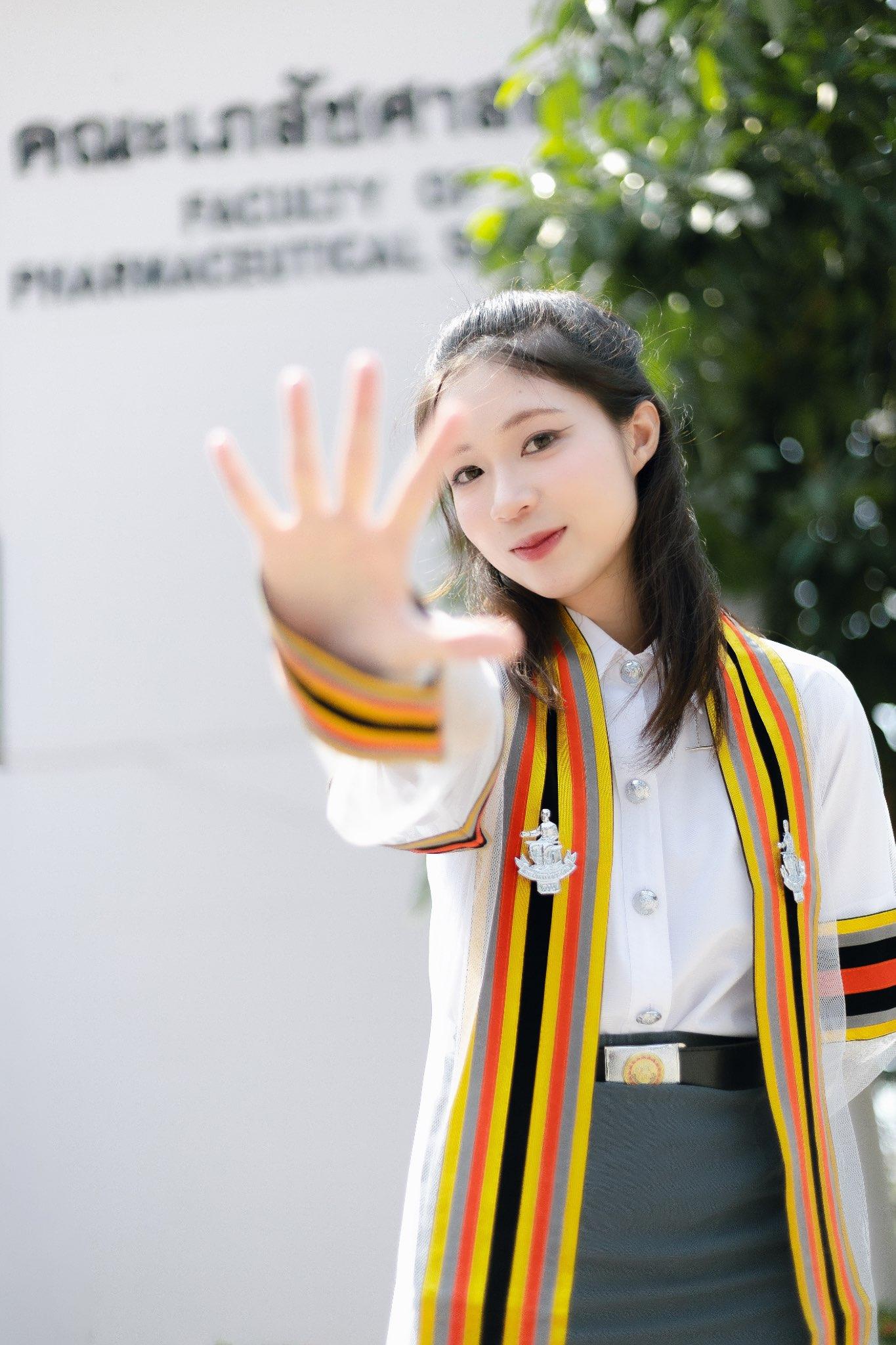 ผลงานรับปริญญา มหาวิทยาลัยนเรศวร โดย 13JUNE ภาพที่ 1