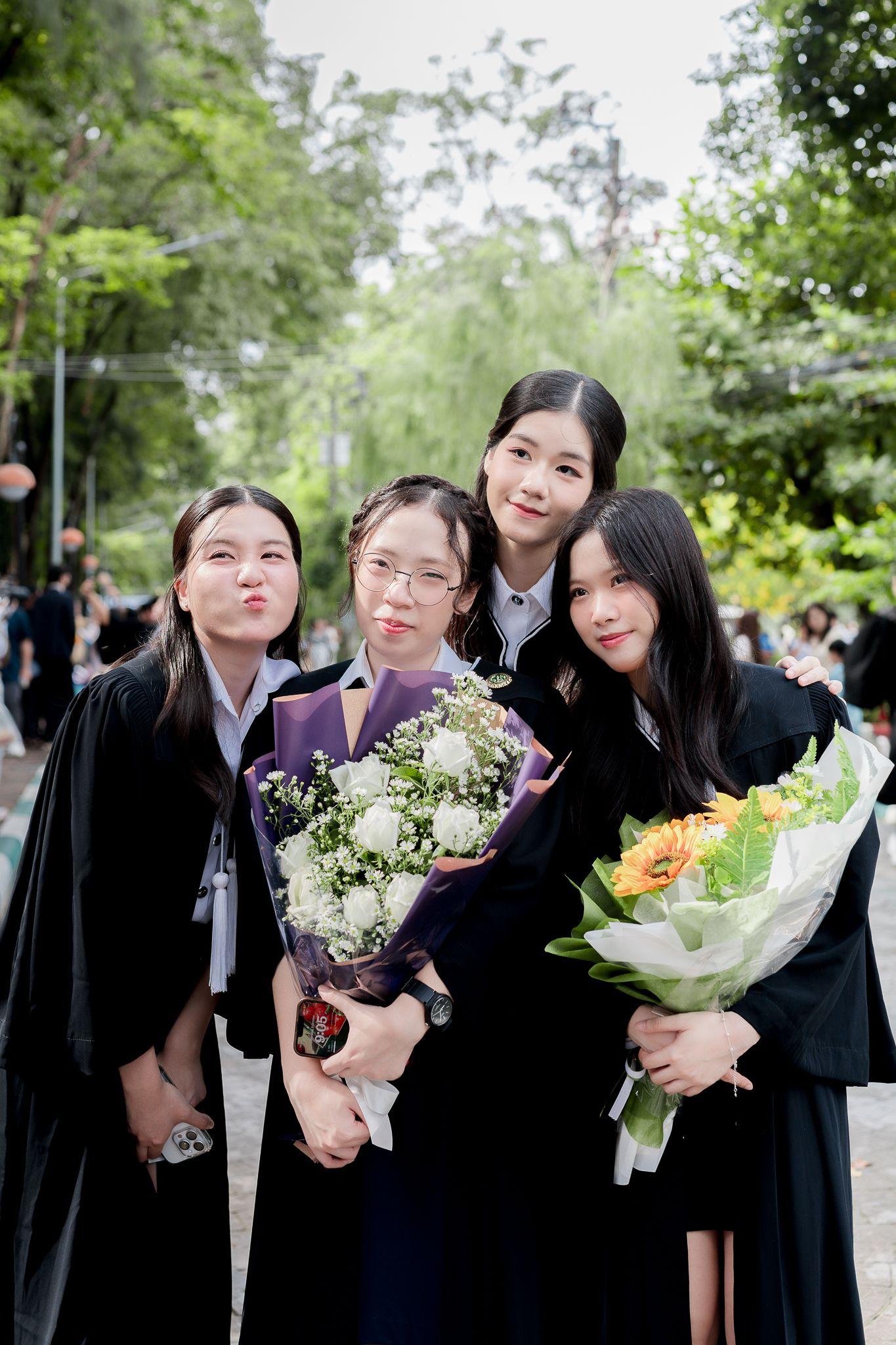 ผลงานรับปริญญา โดย Araya2002 ภาพที่ 16