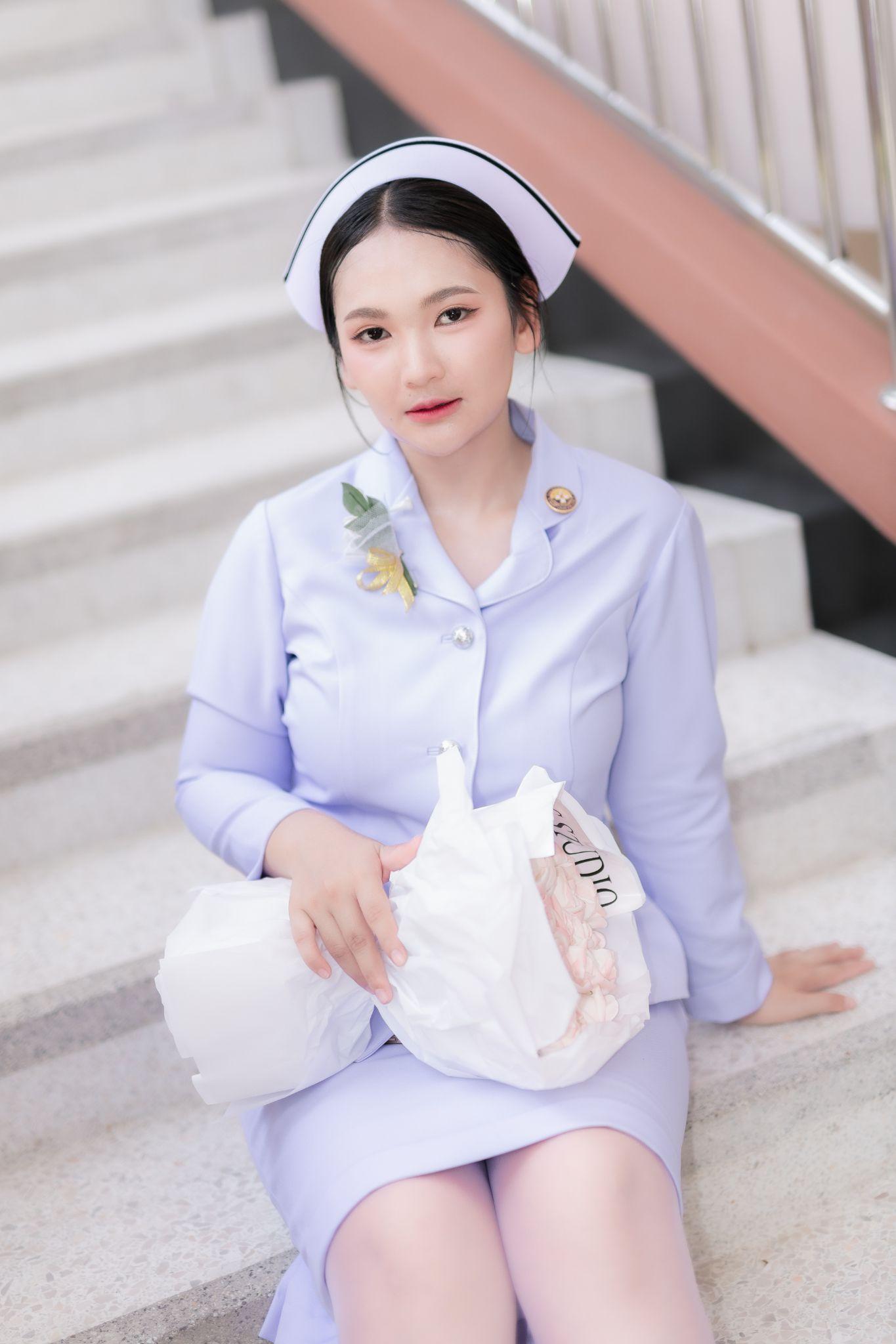 ผลงานรับปริญญา โดย Araya2002 ภาพที่ 2