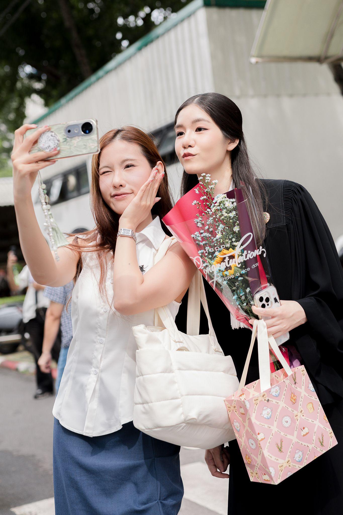 ผลงานรับปริญญา โดย Araya2002 ภาพที่ 4