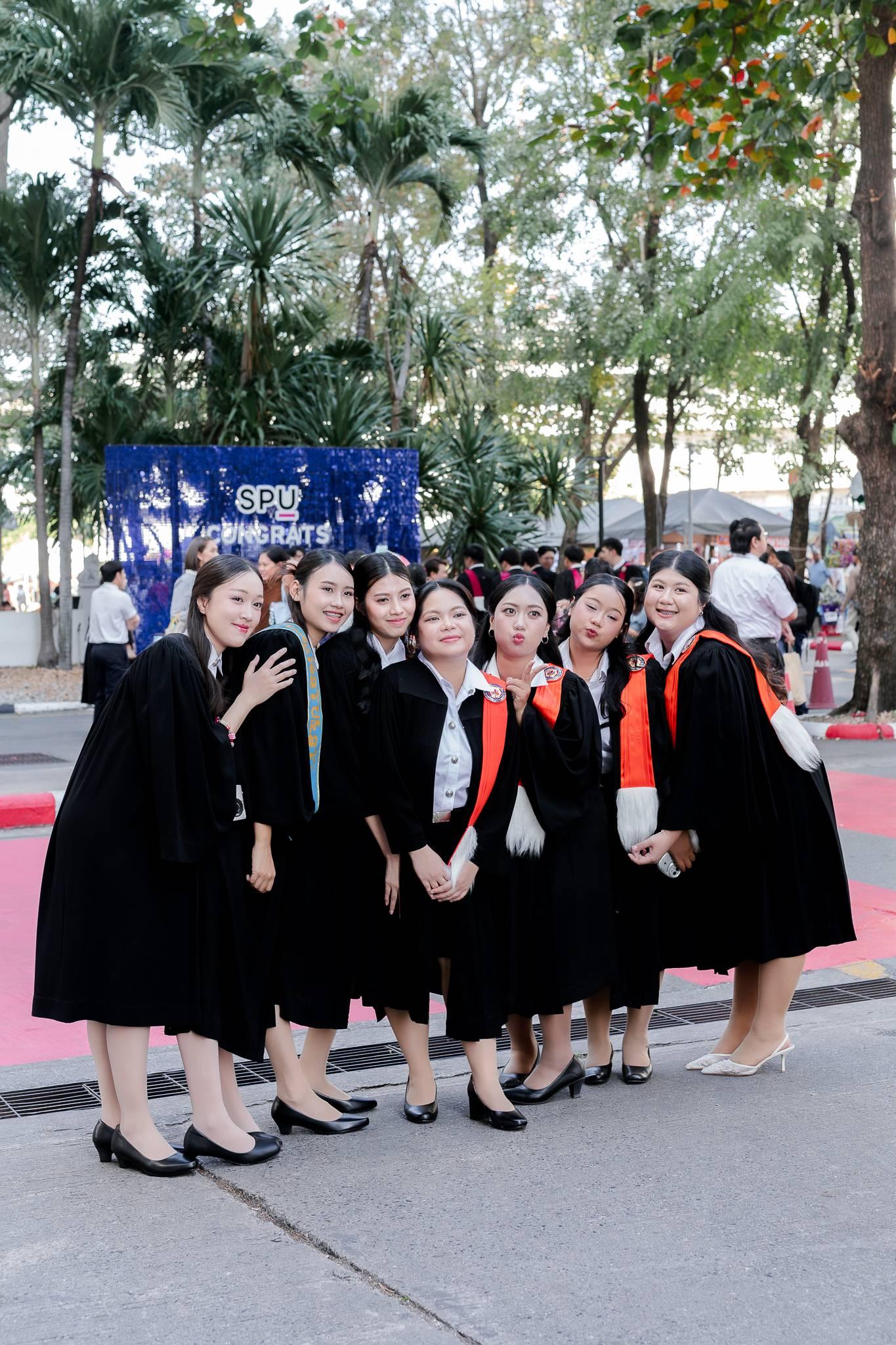 ผลงานรับปริญญา โดย Araya2002 ภาพที่ 11