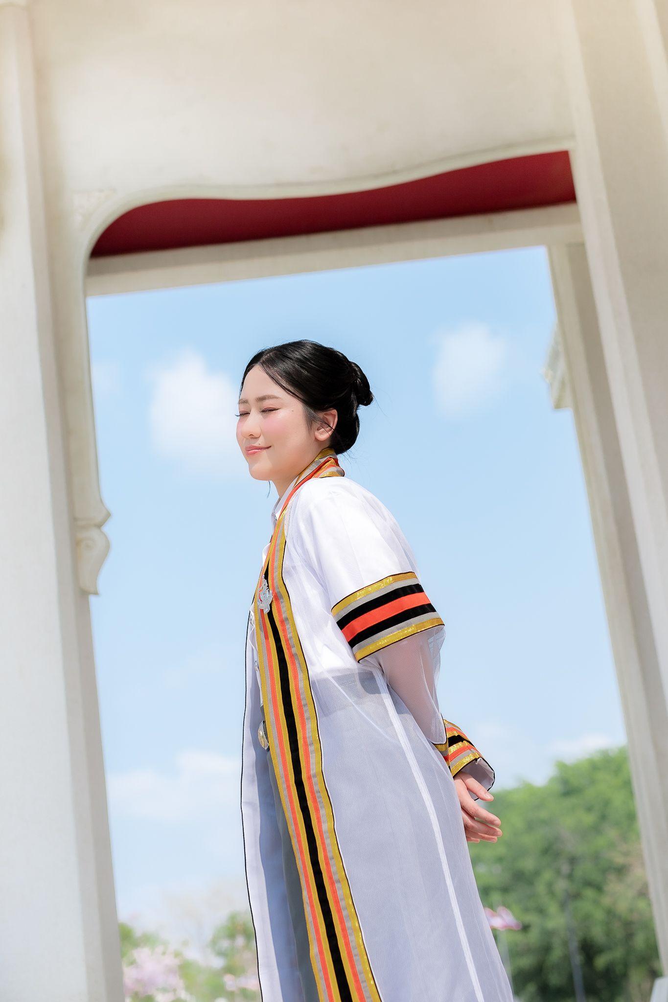 ผลงานรับปริญญา โดย Araya2002 ภาพที่ 1