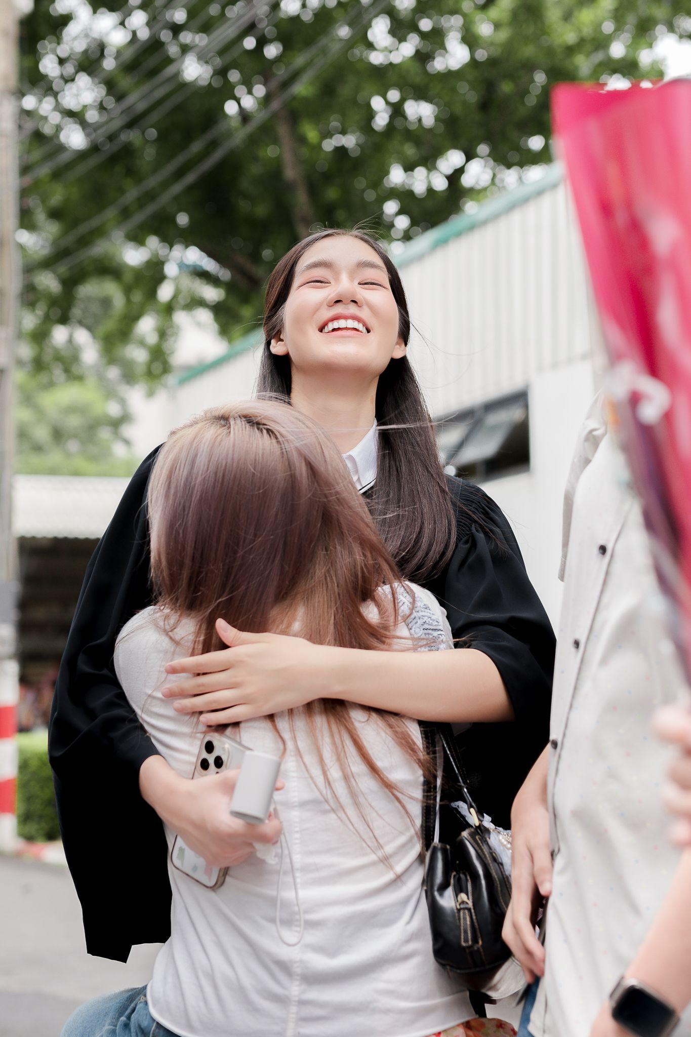 ผลงานรับปริญญา โดย Araya2002 ภาพที่ 6