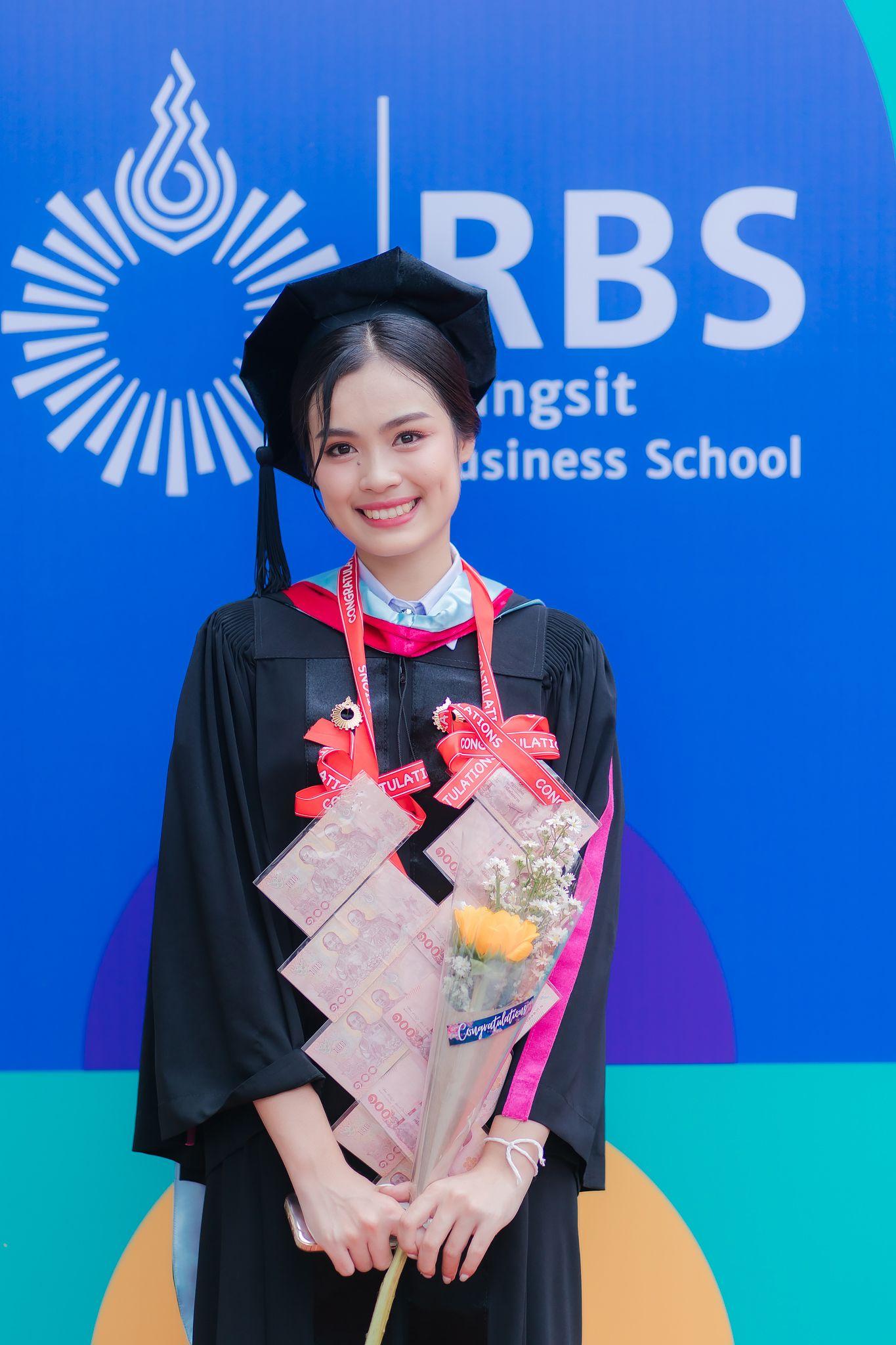 ผลงานรับปริญญา มหาวิทยาลัยรังสิต โดย StrawberryBoy_Photo ภาพที่ 11