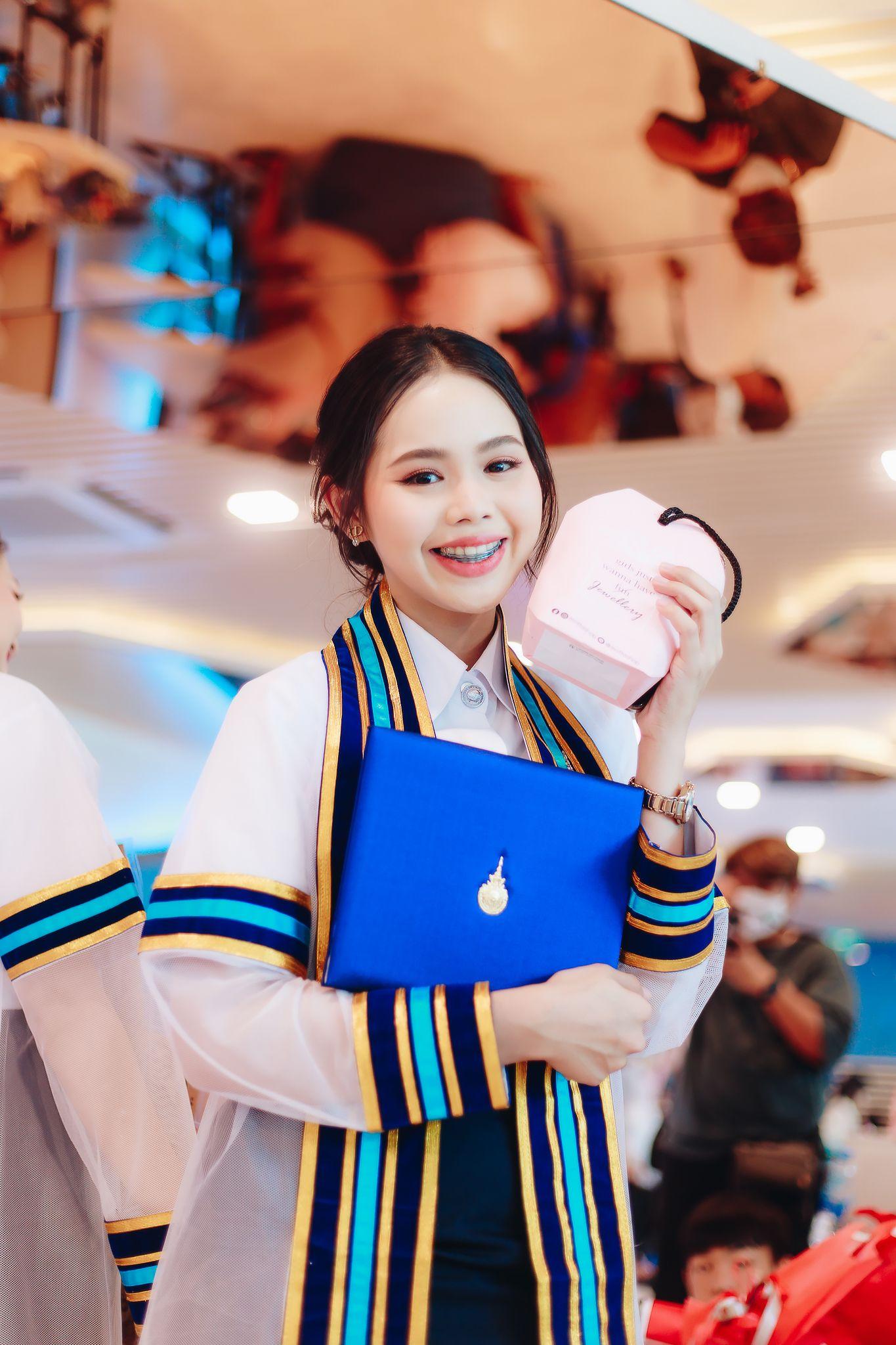 ผลงานรับปริญญา มหาวิทยาลัยเทคโนโลยีราชมงคลธัญบุรี โดย StrawberryBoy_Photo ภาพที่ 1