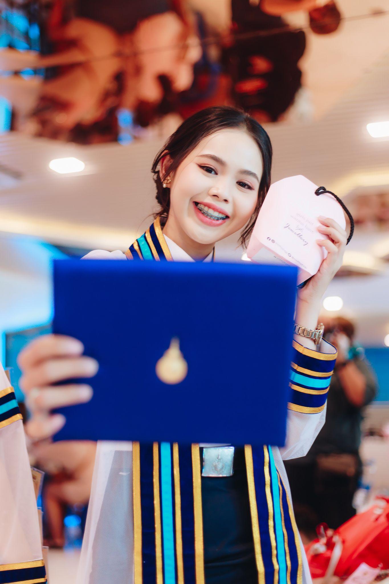 ผลงานรับปริญญา มหาวิทยาลัยเทคโนโลยีราชมงคลธัญบุรี โดย StrawberryBoy_Photo ภาพที่ 19