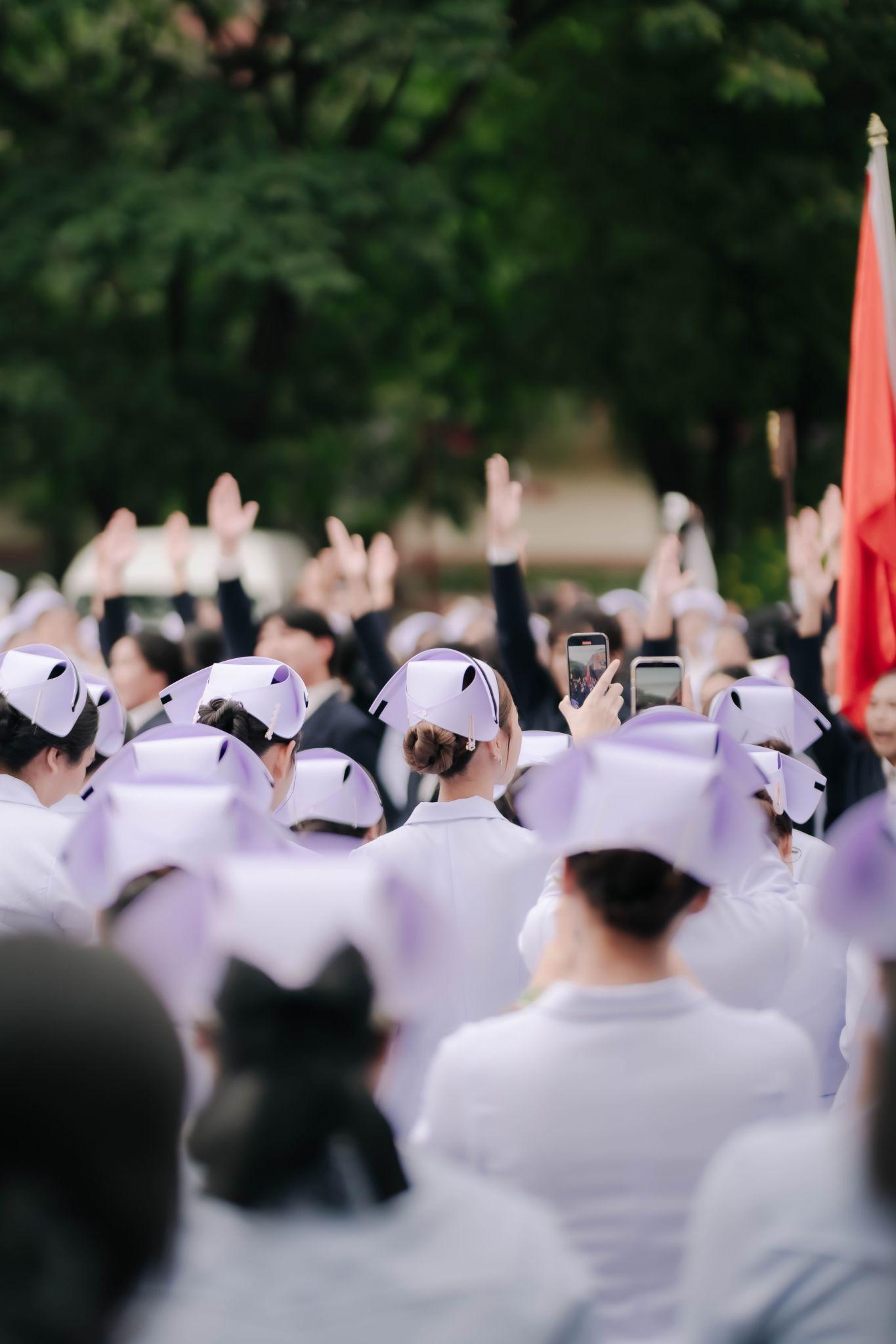 ผลงานรับปริญญา โดย Te-A-Si ภาพที่ 2
