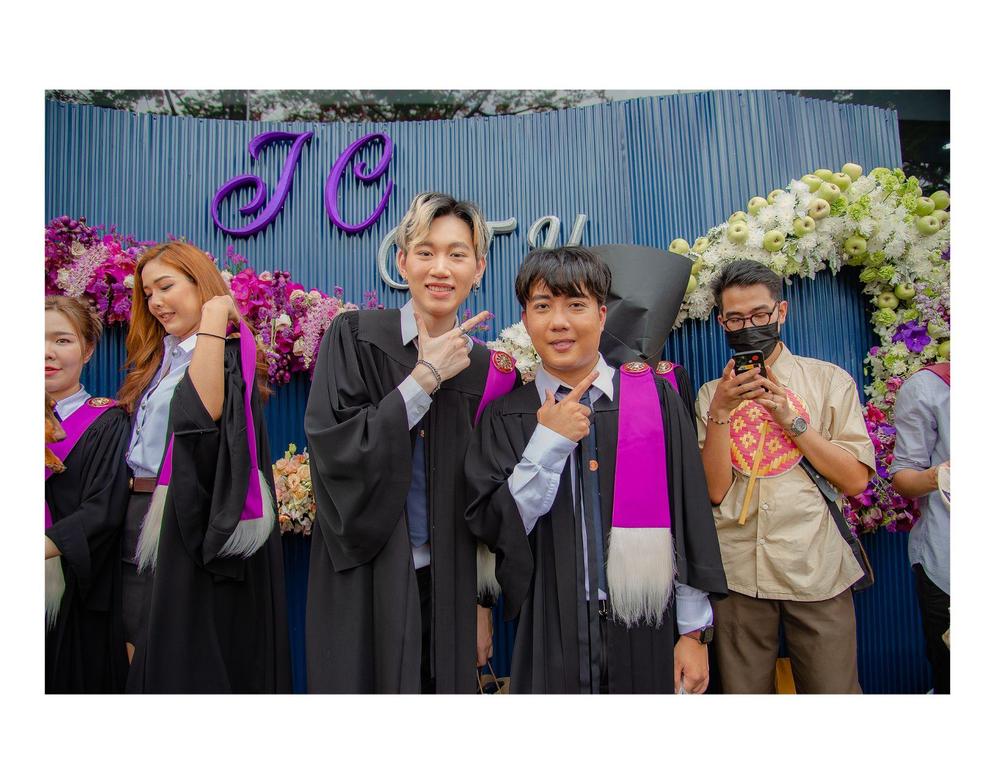 ผลงานรับปริญญา มหาวิทยาลัยธรรมศาสตร์ โดย KKungPhotoGraphy ภาพที่ 2