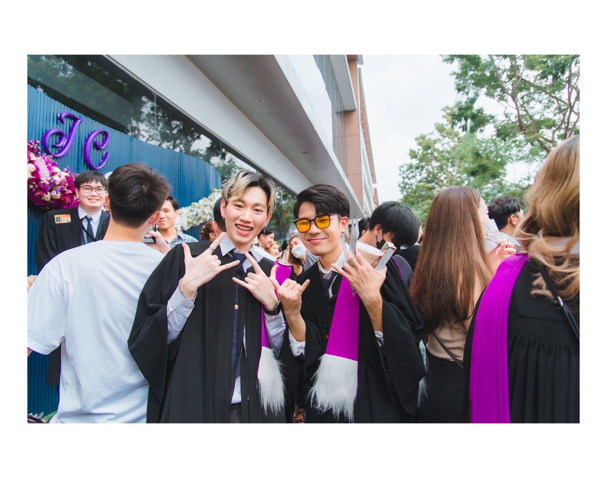 ผลงานรับปริญญา มหาวิทยาลัยธรรมศาสตร์ โดย KKungPhotoGraphy ภาพที่ 1