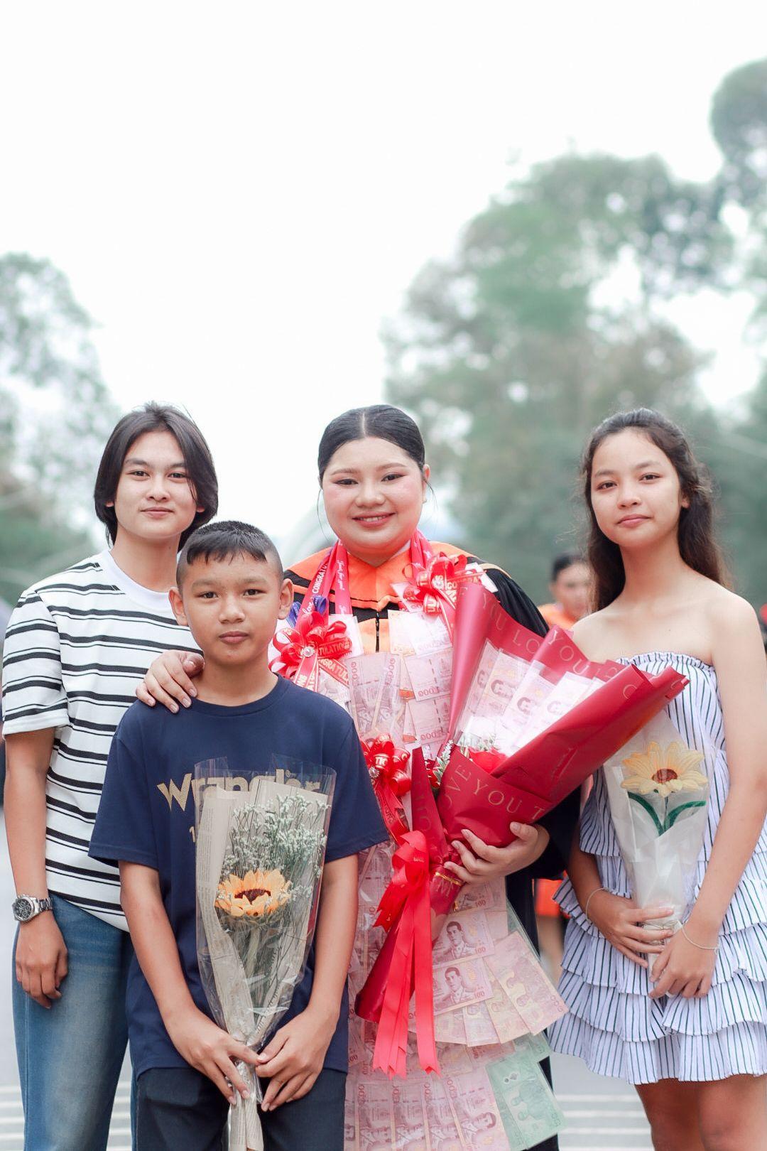 ผลงานรับปริญญา โดย Clover Studio ภาพที่ 6