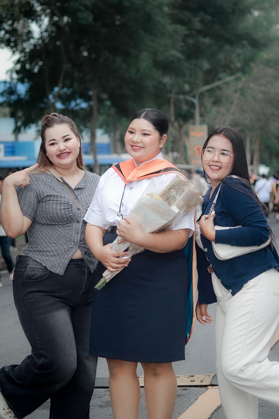 ผลงานรับปริญญา โดย Clover Studio ภาพที่ 15