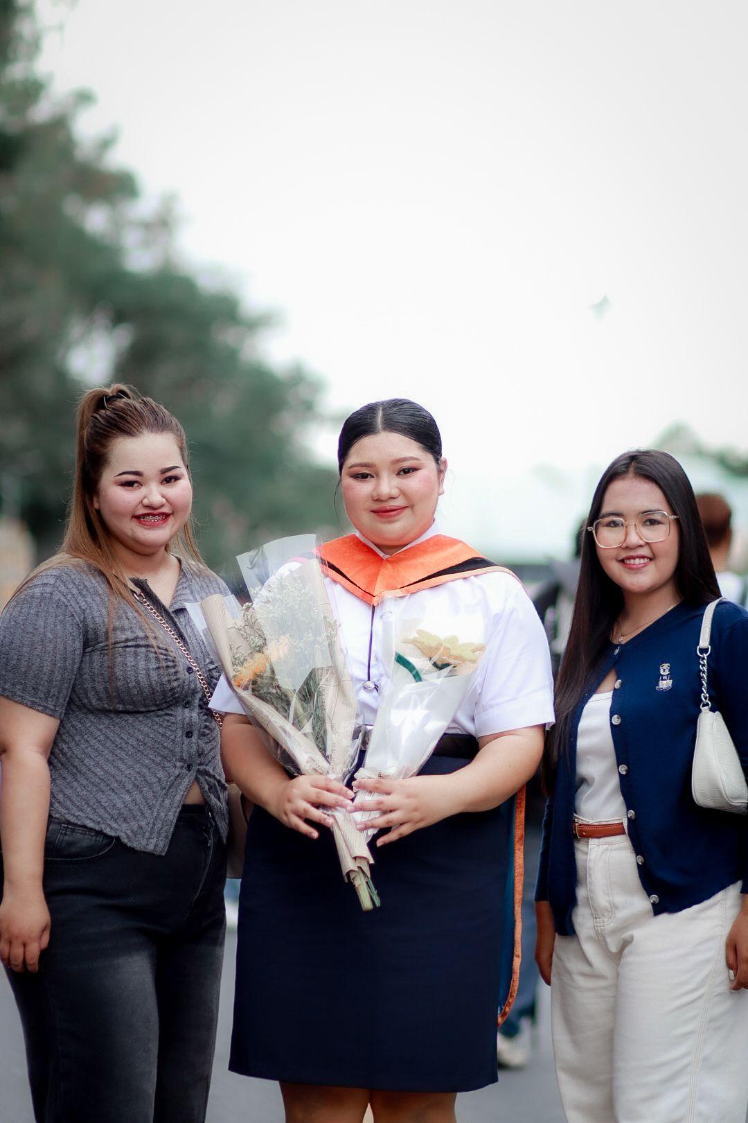 ผลงานรับปริญญา โดย Clover Studio ภาพที่ 4