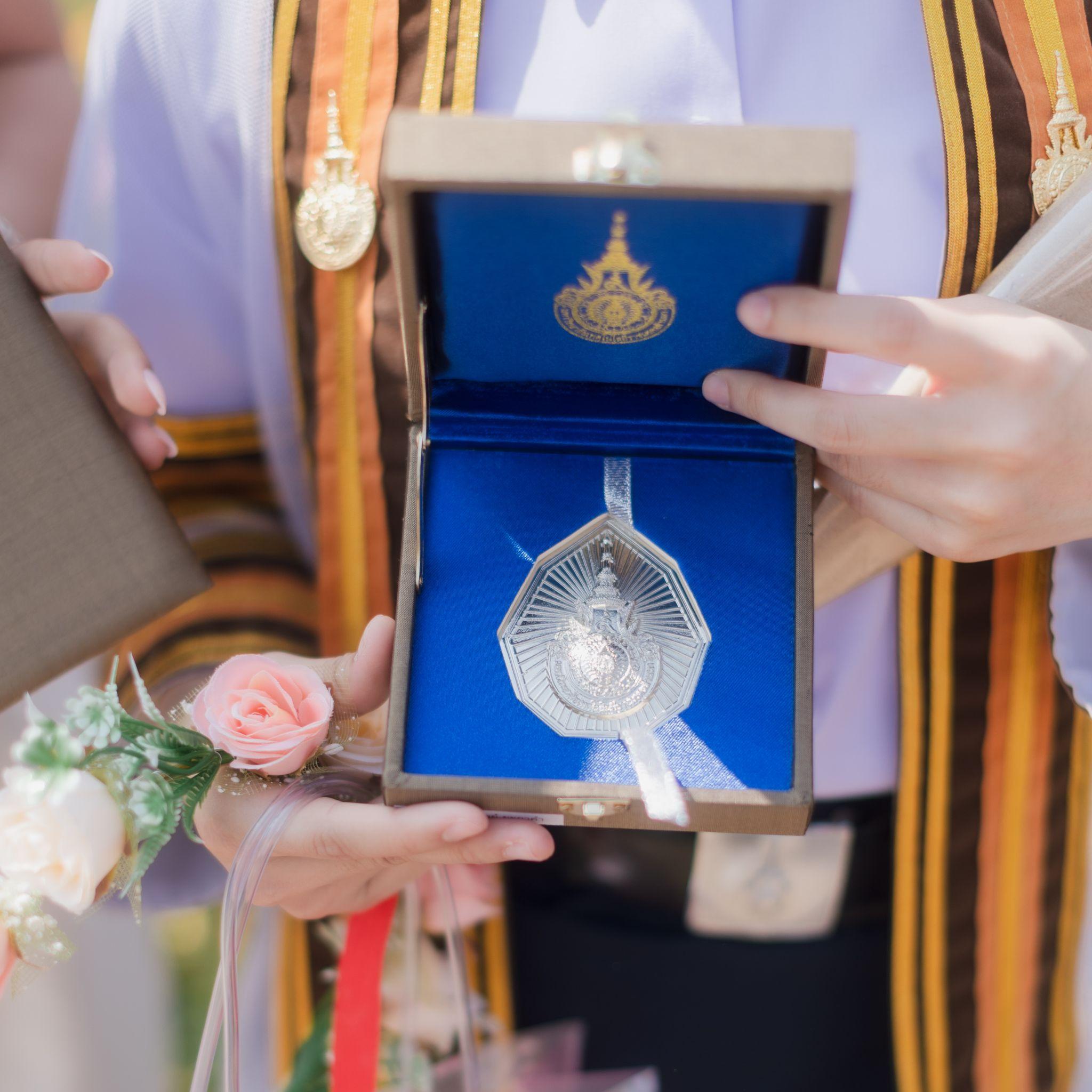ผลงานรับปริญญา มหาวิทยาลัยเทคโนโลยีราชมงคลล้านนา โดย PixelPond ภาพที่ 2