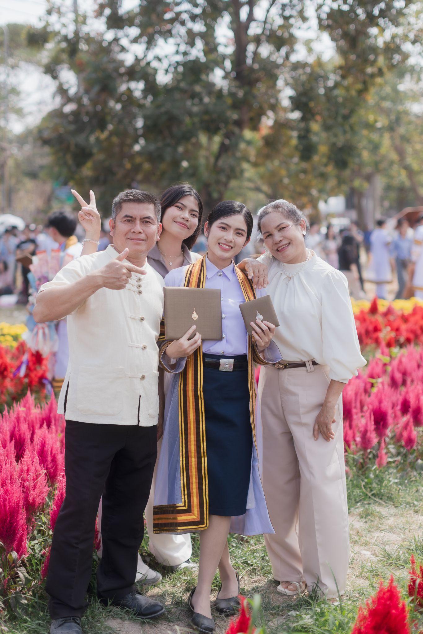 ผลงานรับปริญญา มหาวิทยาลัยเทคโนโลยีราชมงคลล้านนา โดย PixelPond ภาพที่ 7