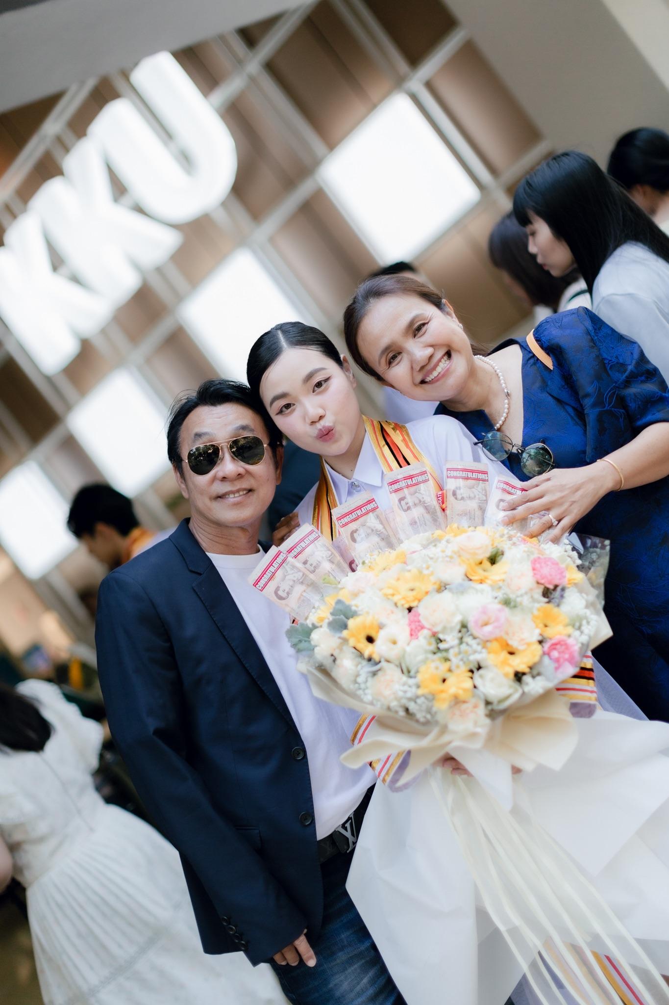 ผลงานรับปริญญา มหาวิทยาลัยขอนแก่น โดย Knp.Gallery ภาพที่ 14