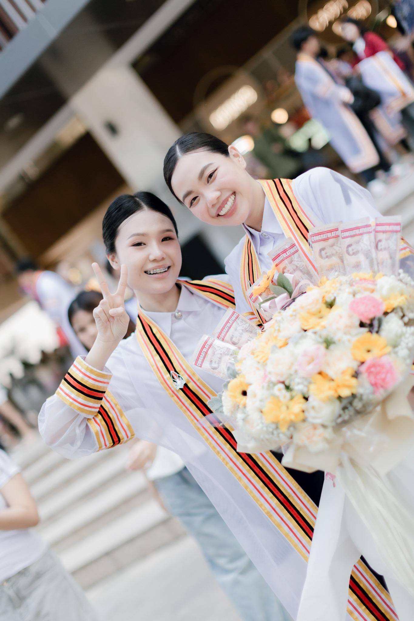 ผลงานรับปริญญา มหาวิทยาลัยขอนแก่น โดย Knp.Gallery ภาพที่ 8