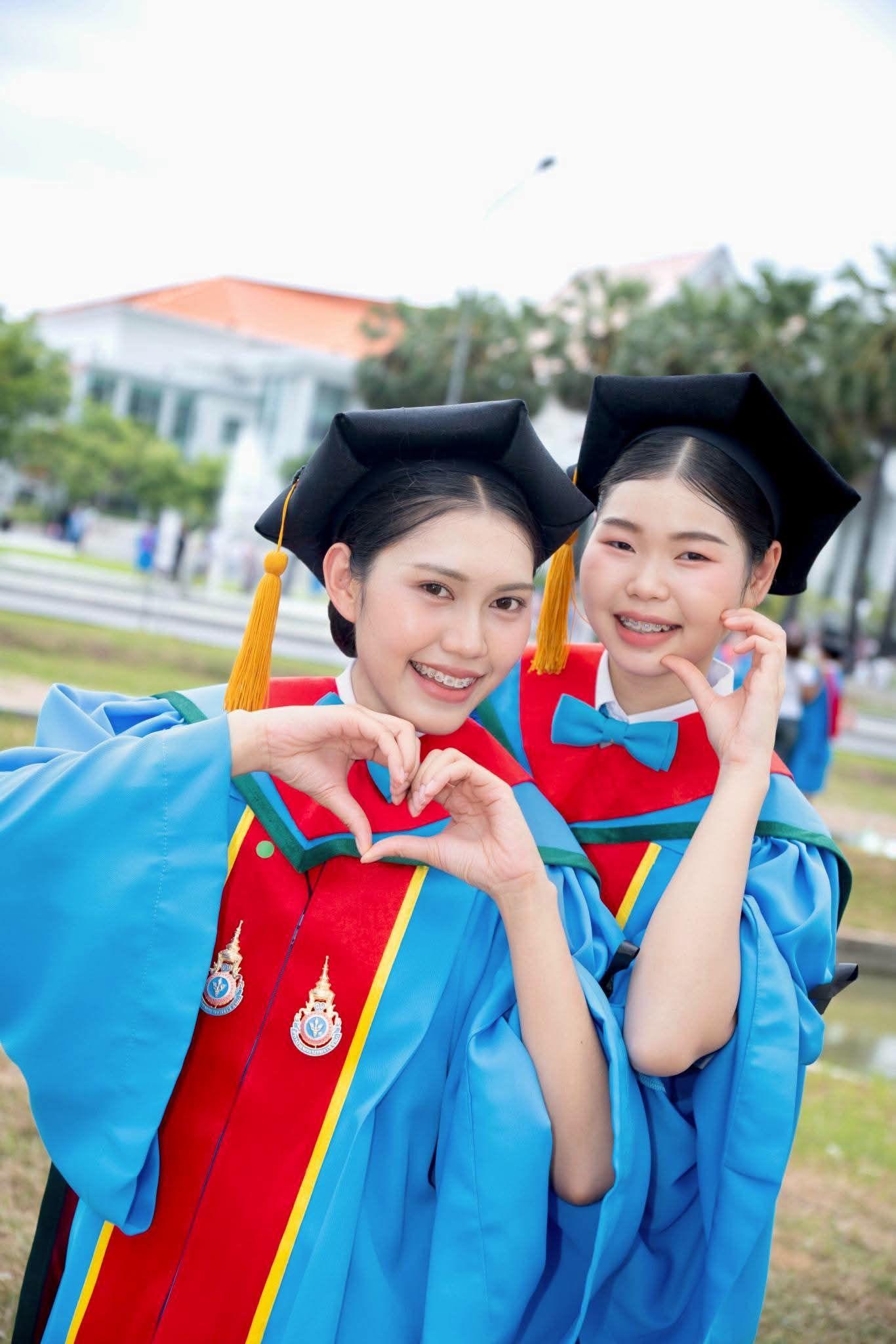 ผลงานรับปริญญา มหาวิทยาลัยธรรมศาสตร์ โดย Jedi photography ภาพที่ 3